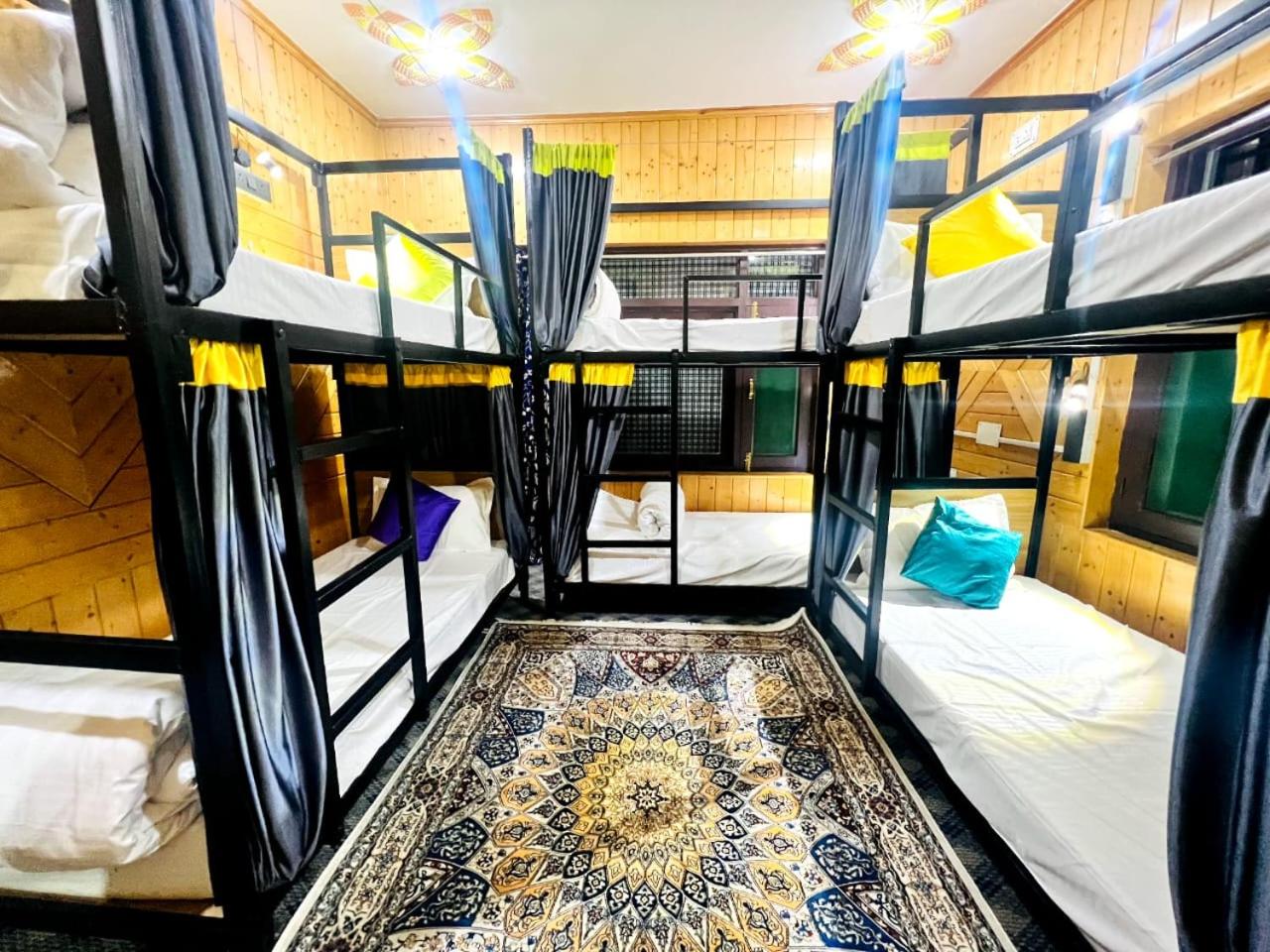 Bed in 6-Bed Mixed Dormitory Room