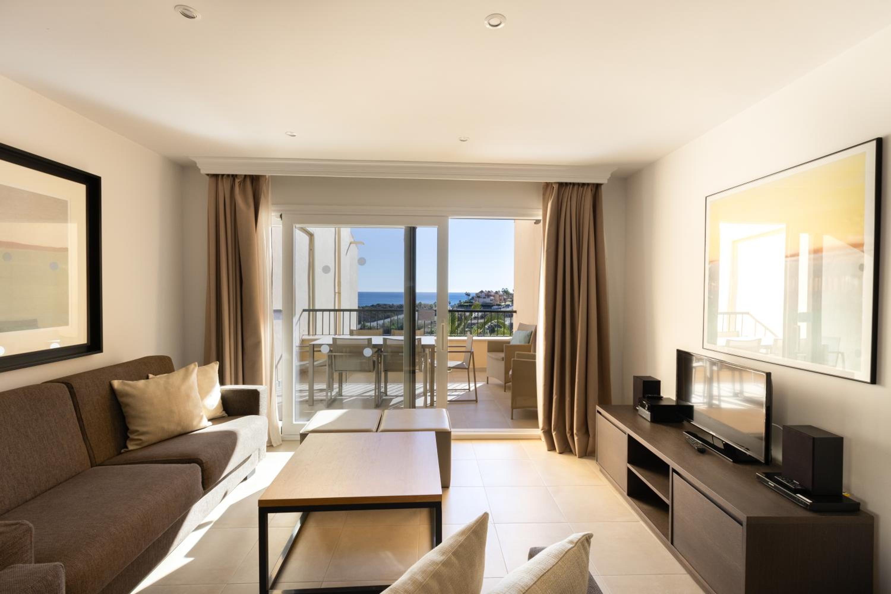 Superior Plus Two Bedroom Apartment - Photo 6