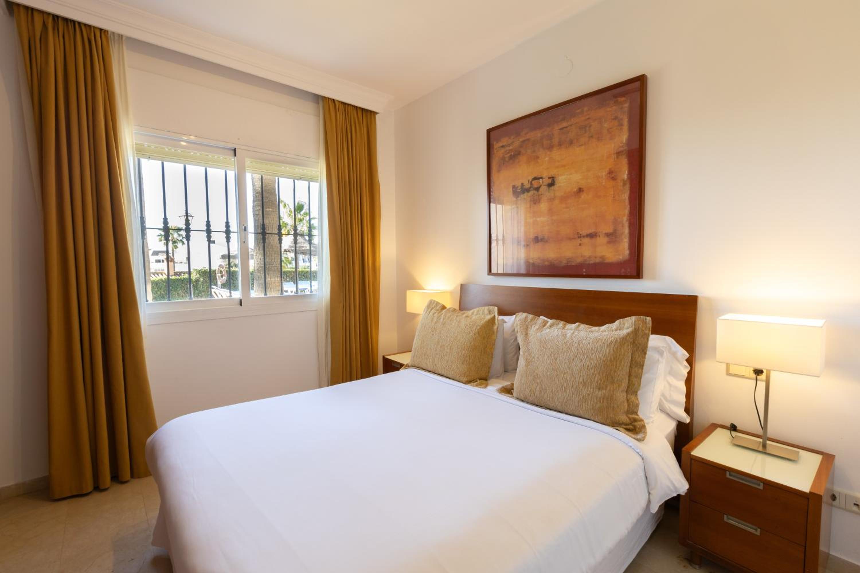 Premium Two Bedroom Apartment with Sea View - Photo 4