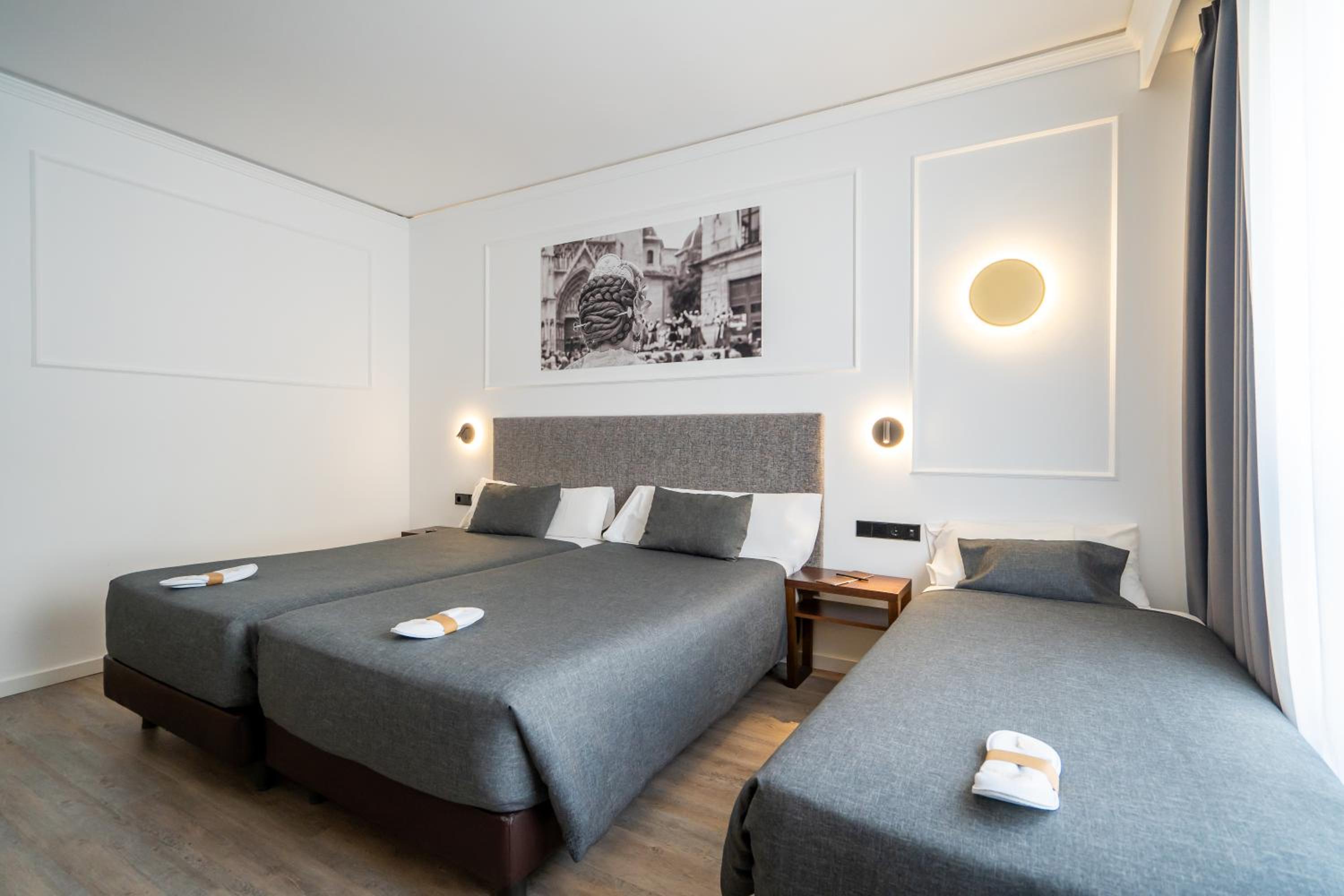 Triple Room thumbnail 6