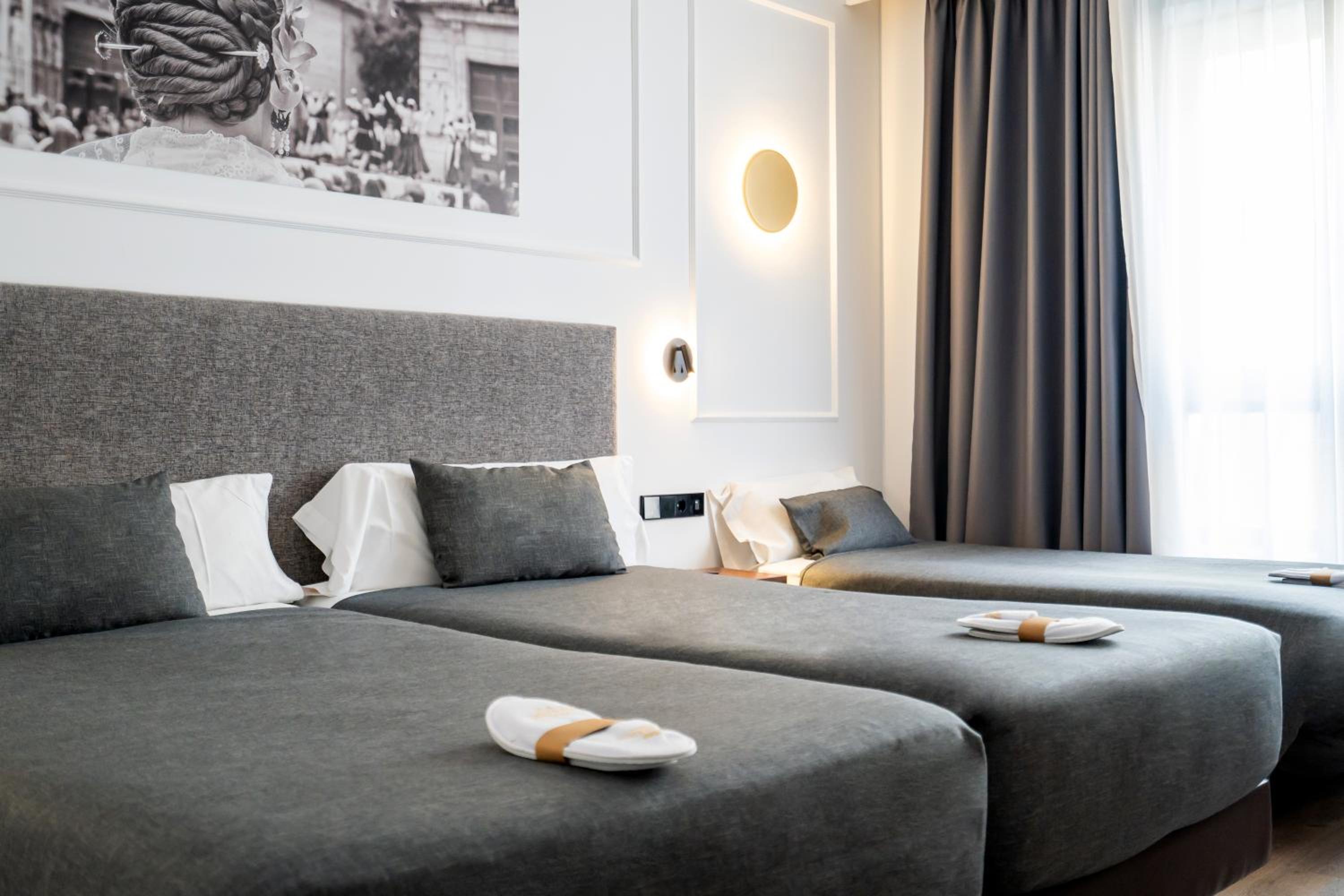 Triple Room thumbnail 5