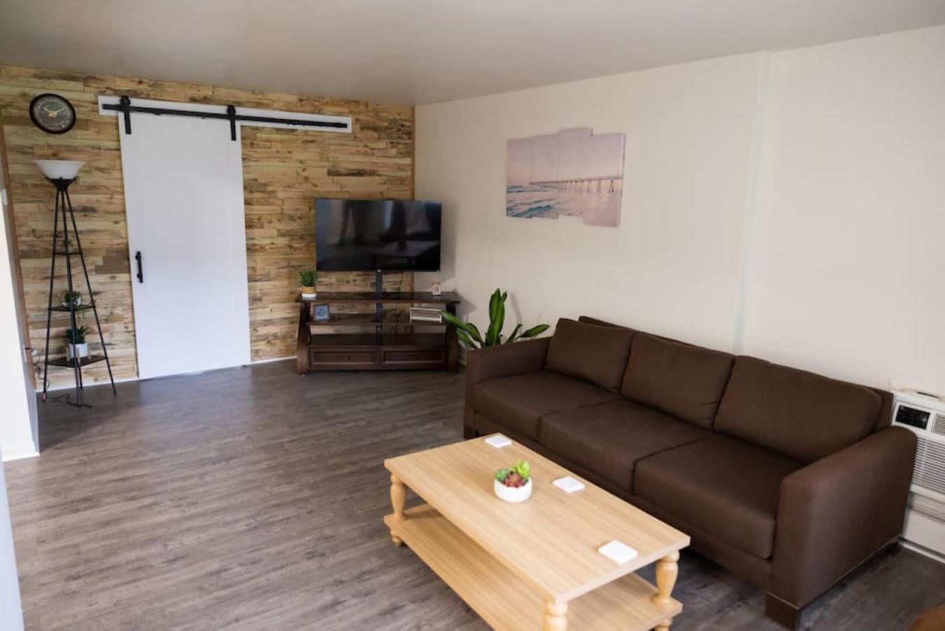 Apartment photo 2