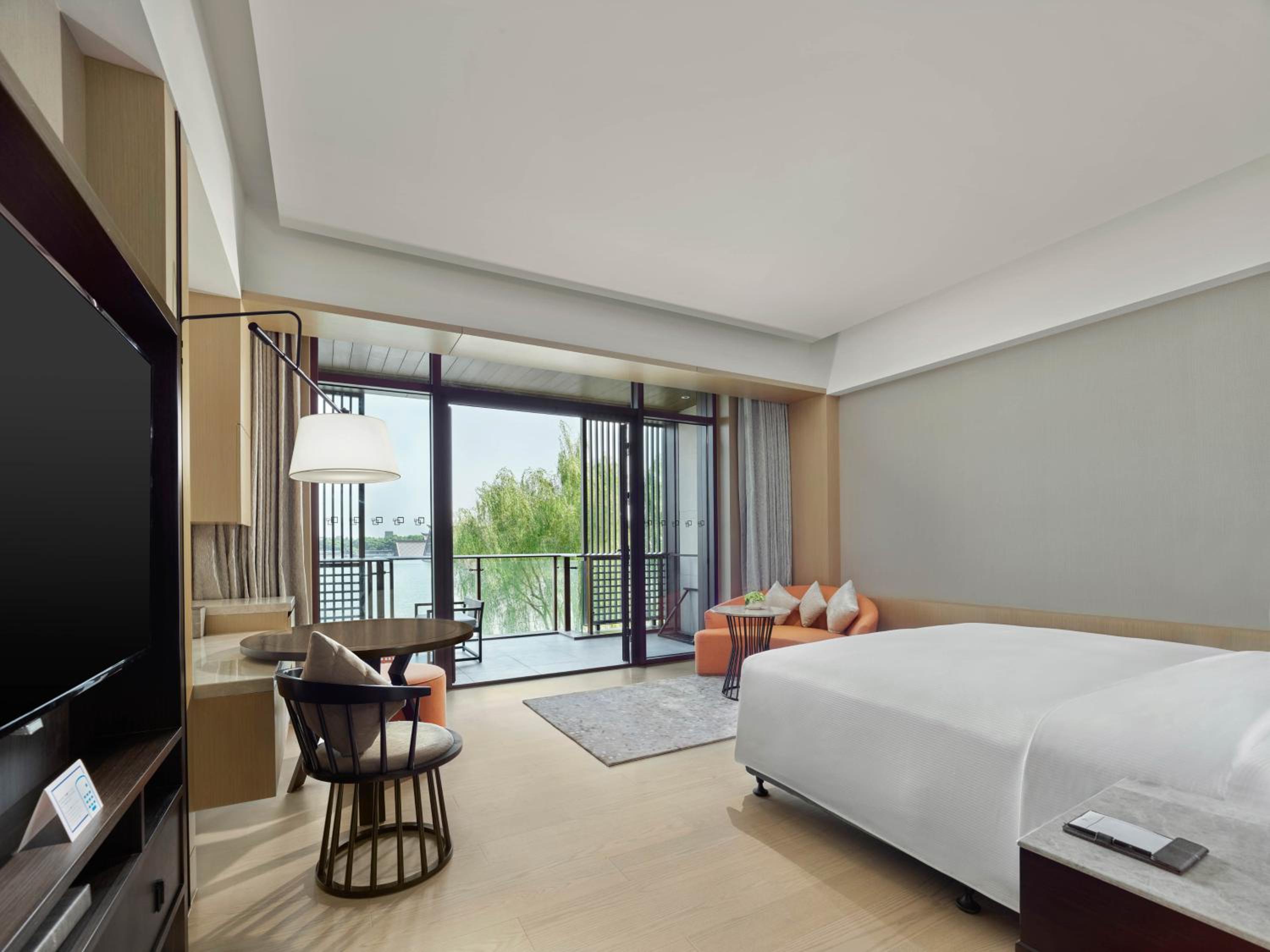 Premium King Room with Lake View