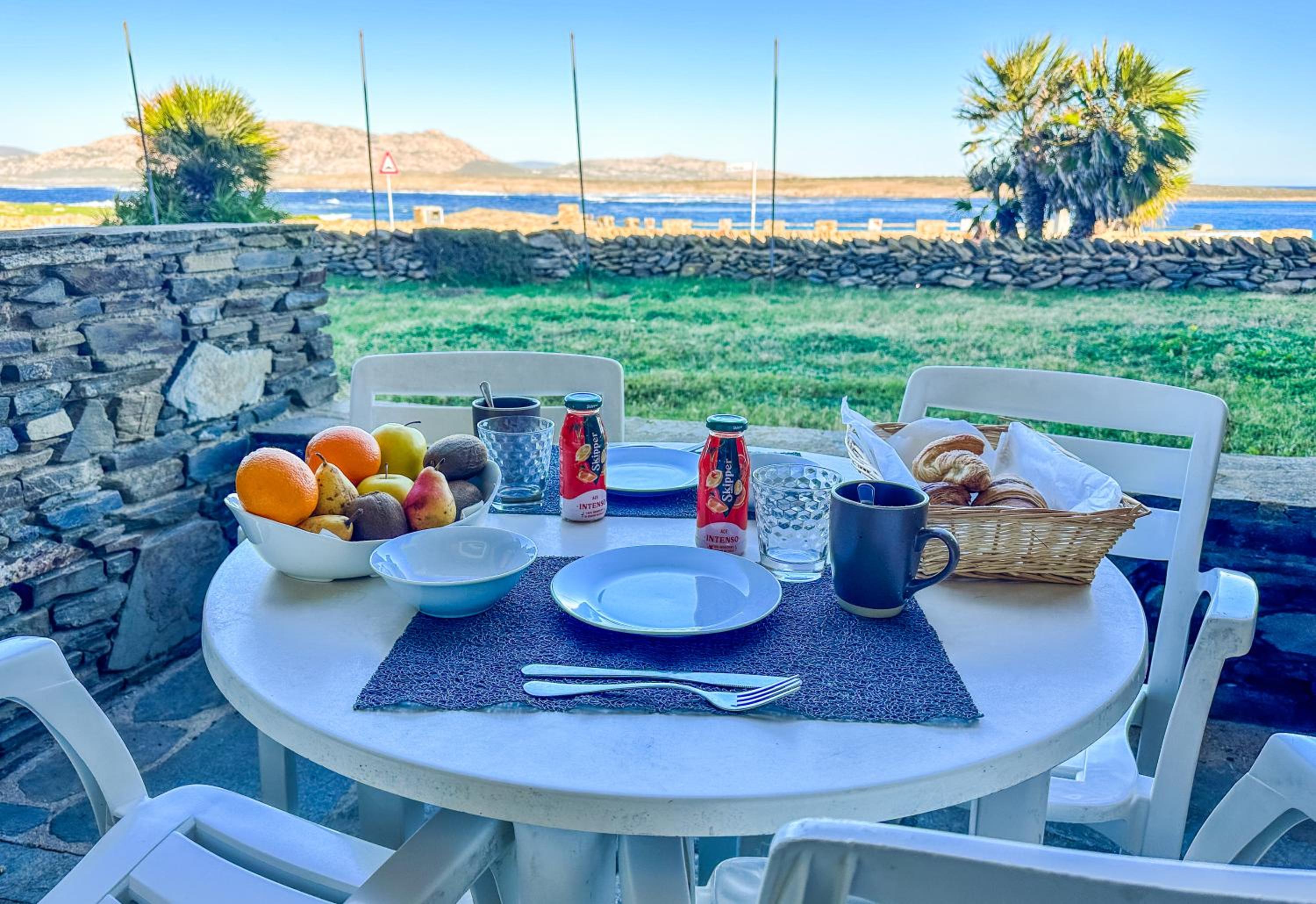 Double or Twin Room with Sea View - Photo 8