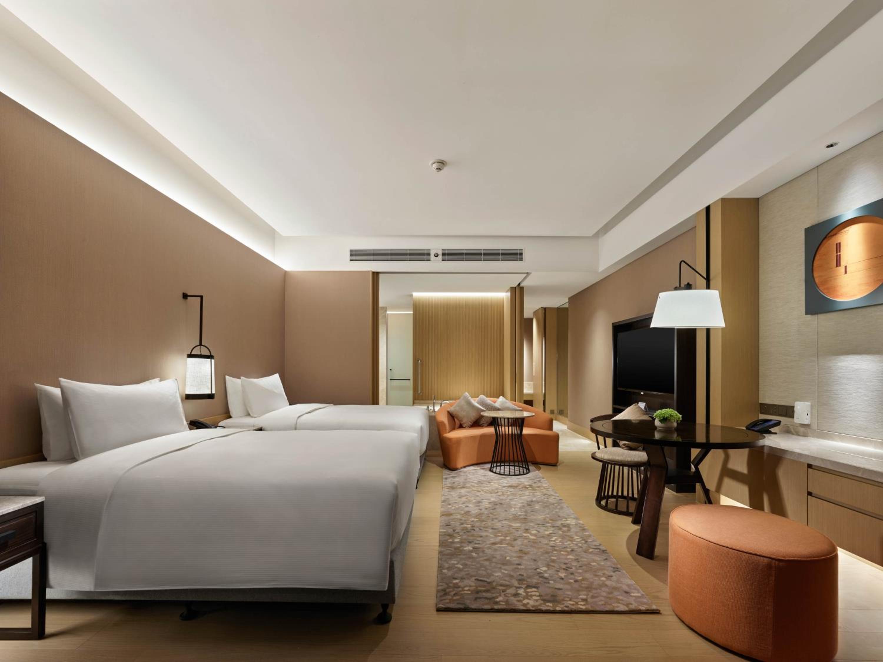 Twin Deluxe Room with Grand Lake View