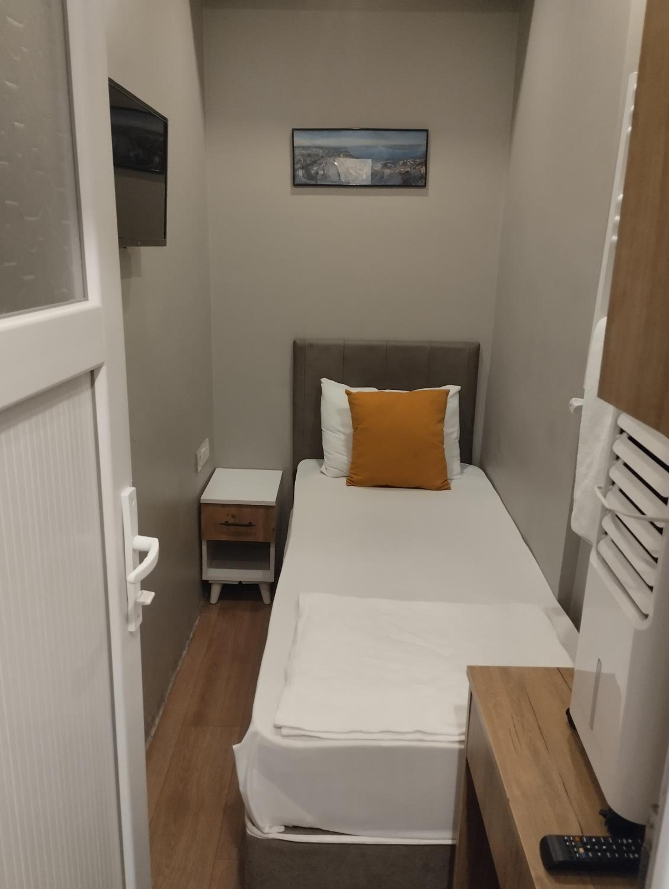 Budget Single Room photo 2
