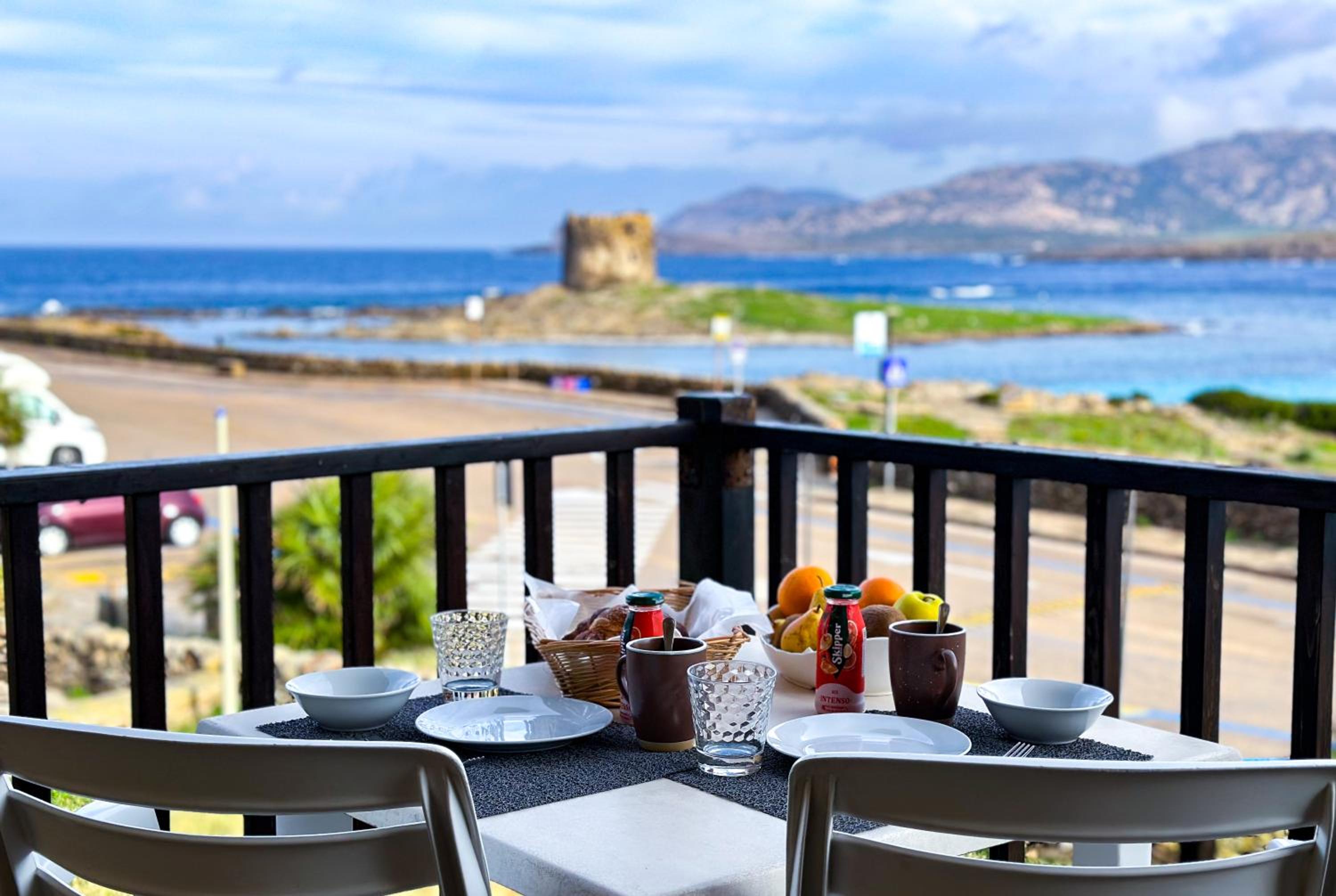 Double or Twin Room with Sea View - Photo 8