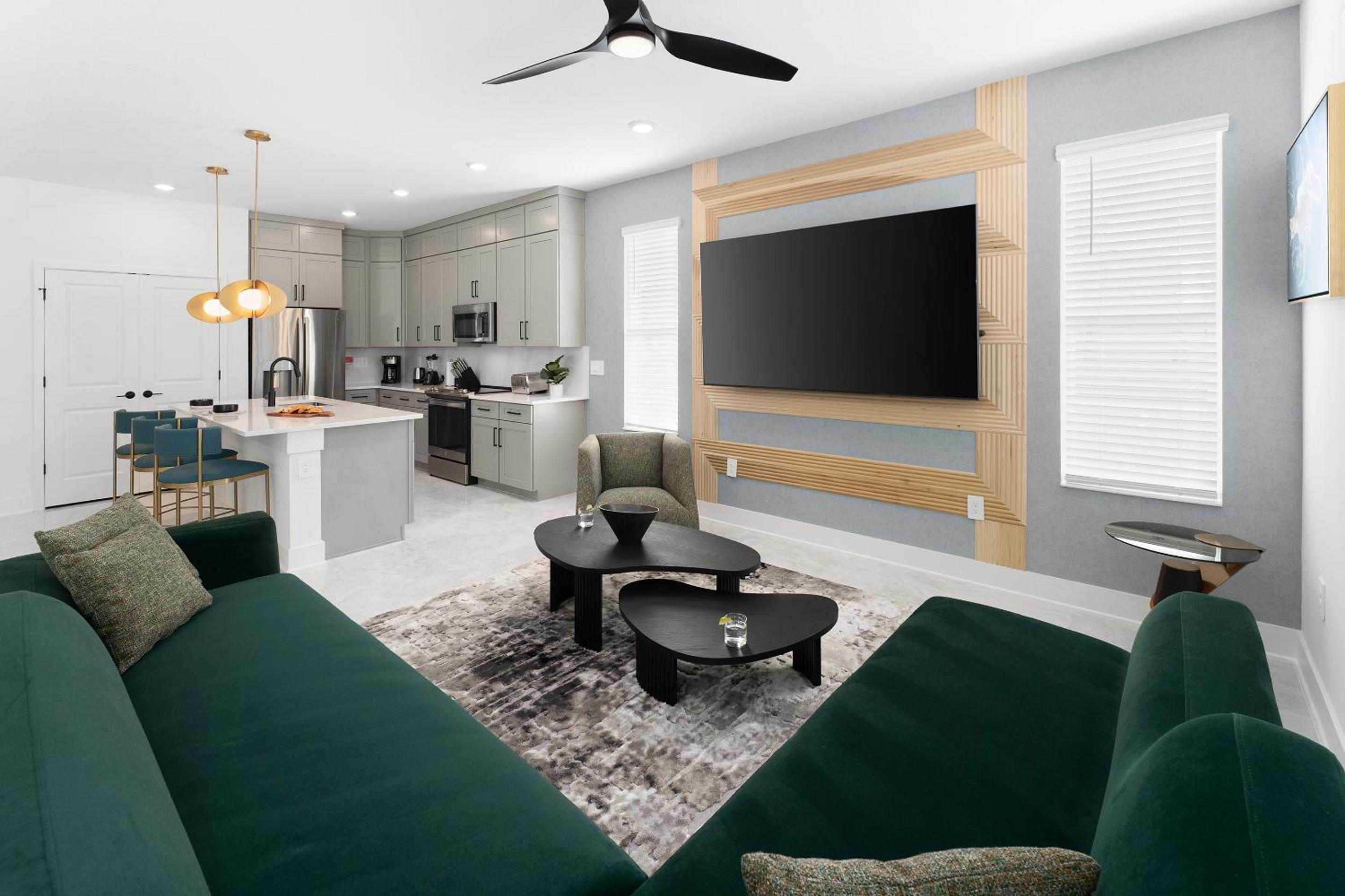 5 Bedroom Townhome with Kitchen, Living Lounge with Private Pool