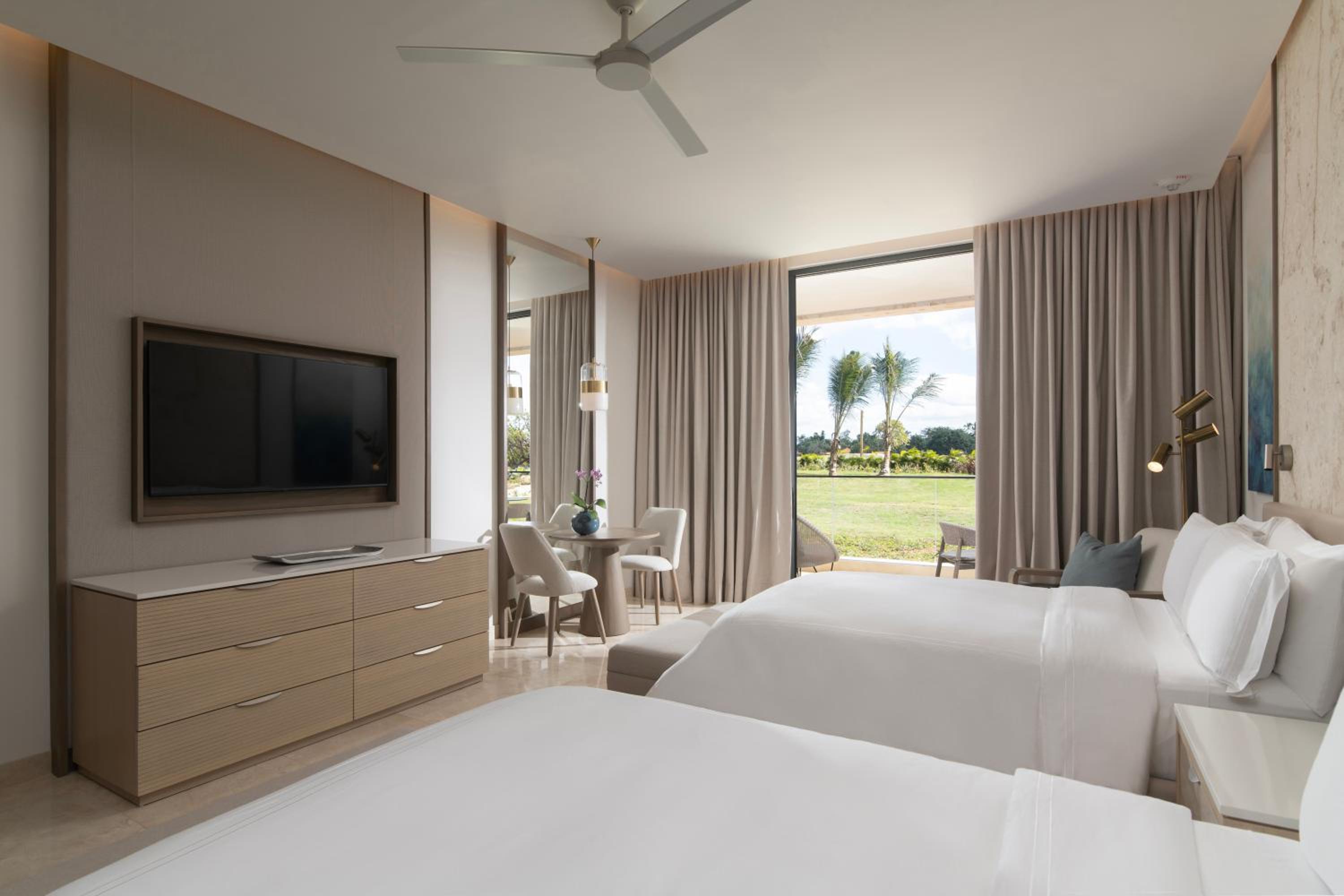 Premier Jr. Suite with Patio - Photo 4
