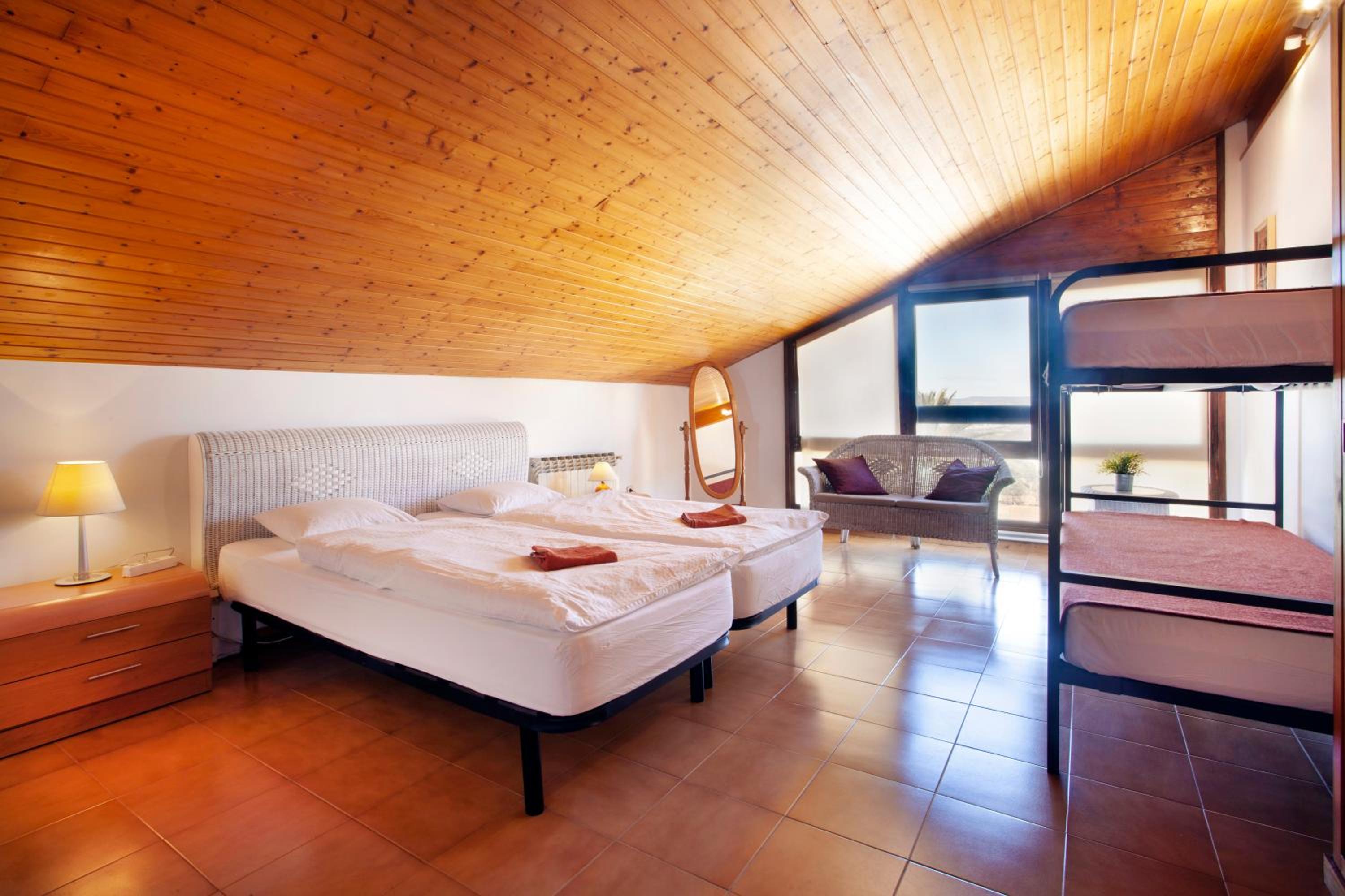 Economy Quadruple Room - Photo 1