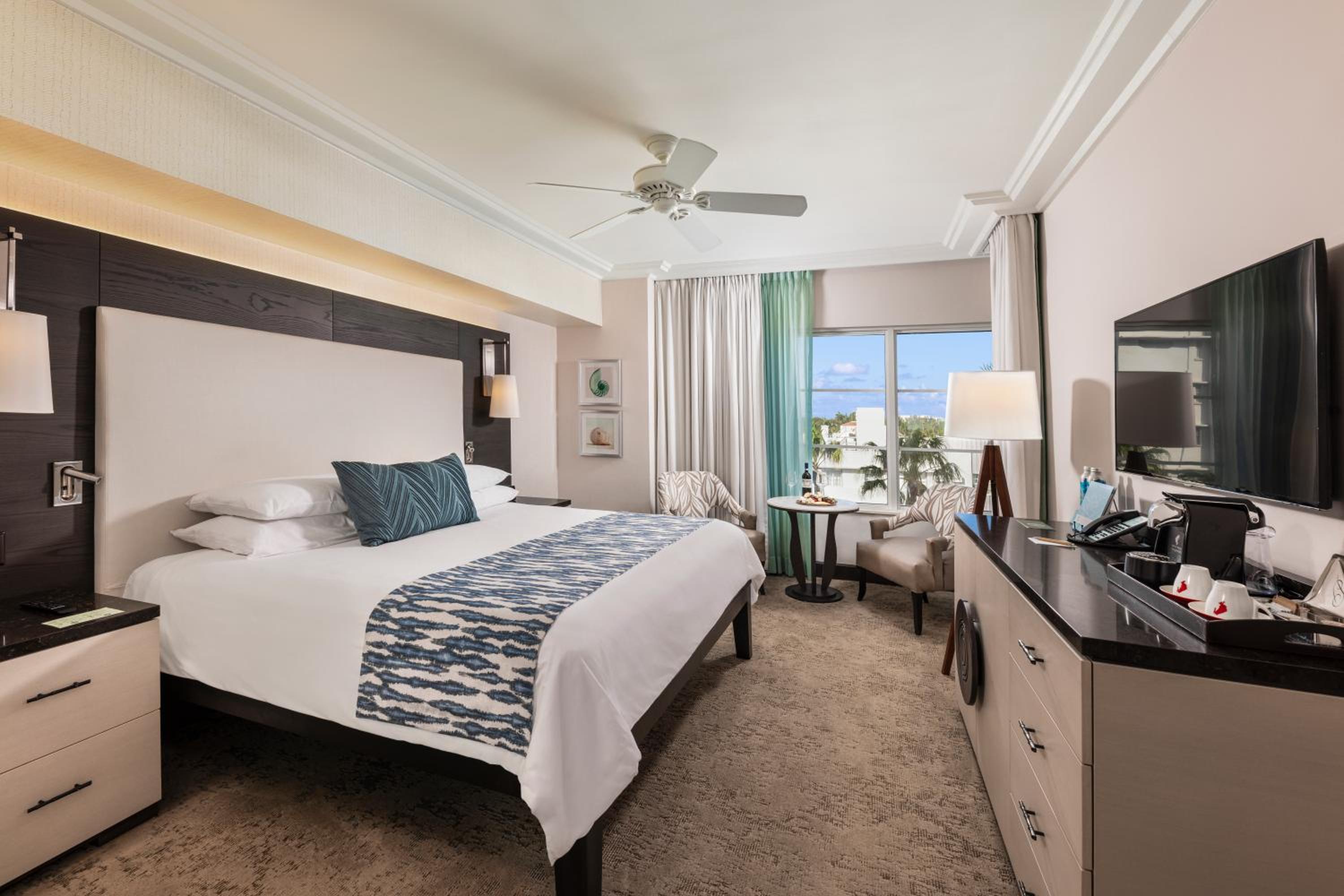 1 King Bed with City View - Photo 7