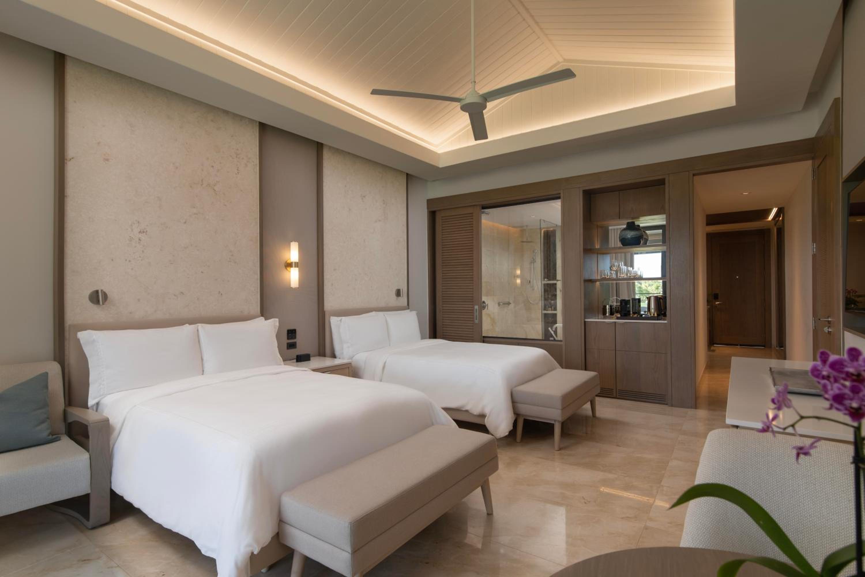  Premier Jr. Suite with Balcony  - Photo 5