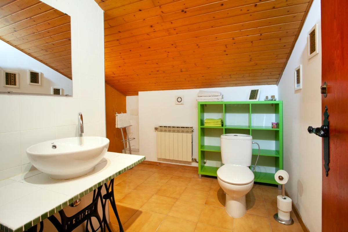Economy Quadruple Room - Photo 4