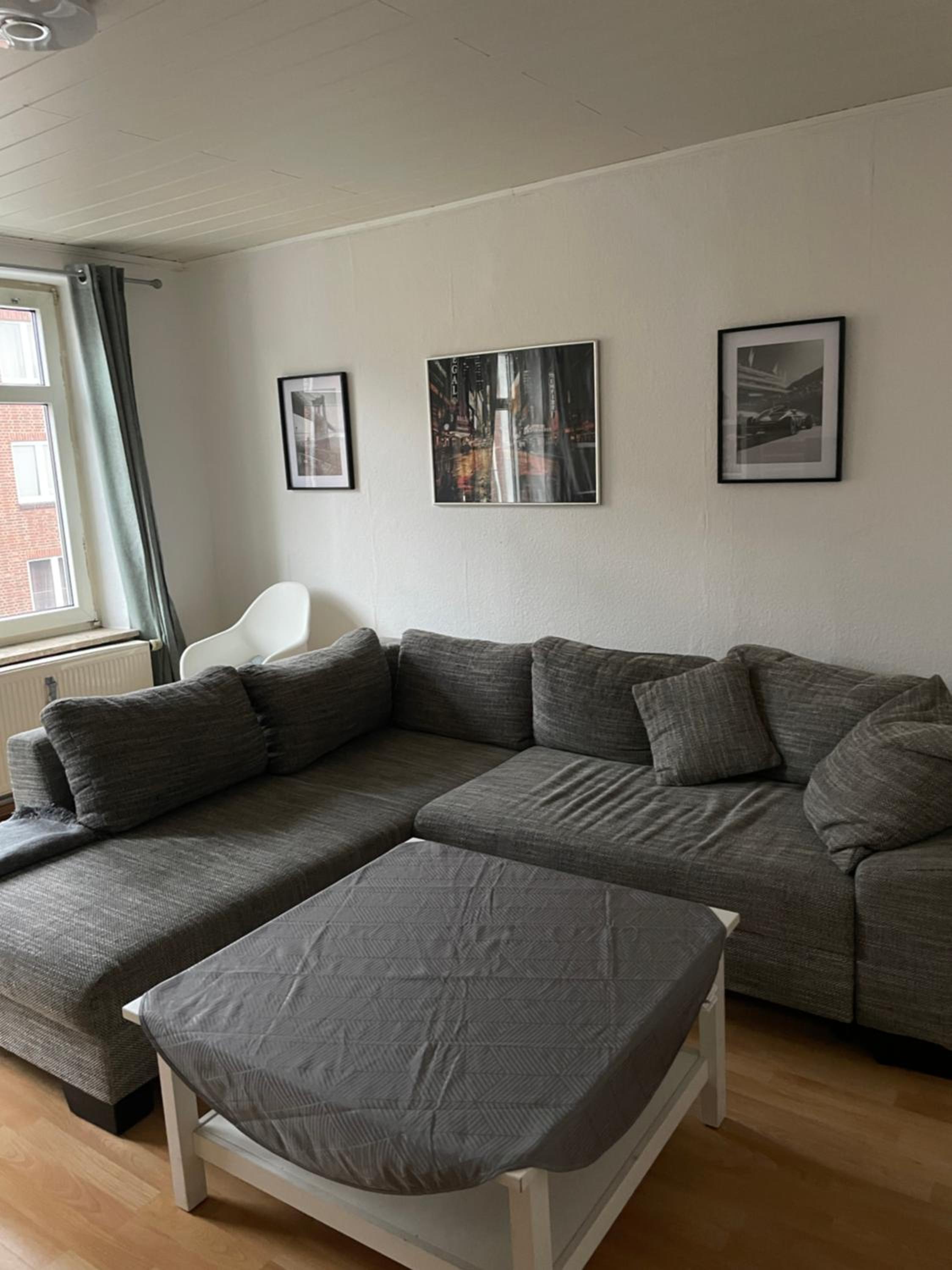 One-Bedroom Apartment photo 1