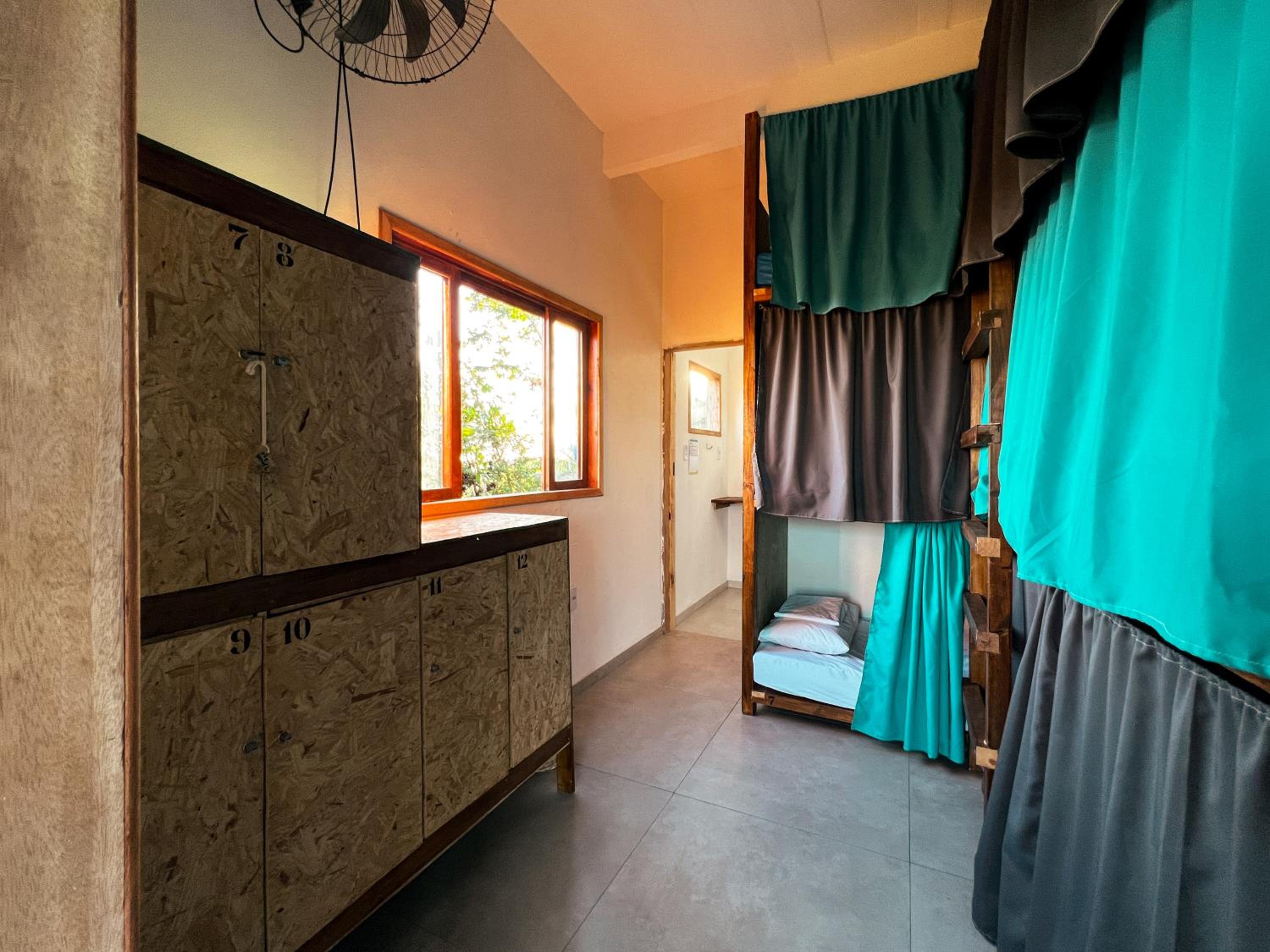 Bed in 6-Bed Mixed Dormitory Room photo 1