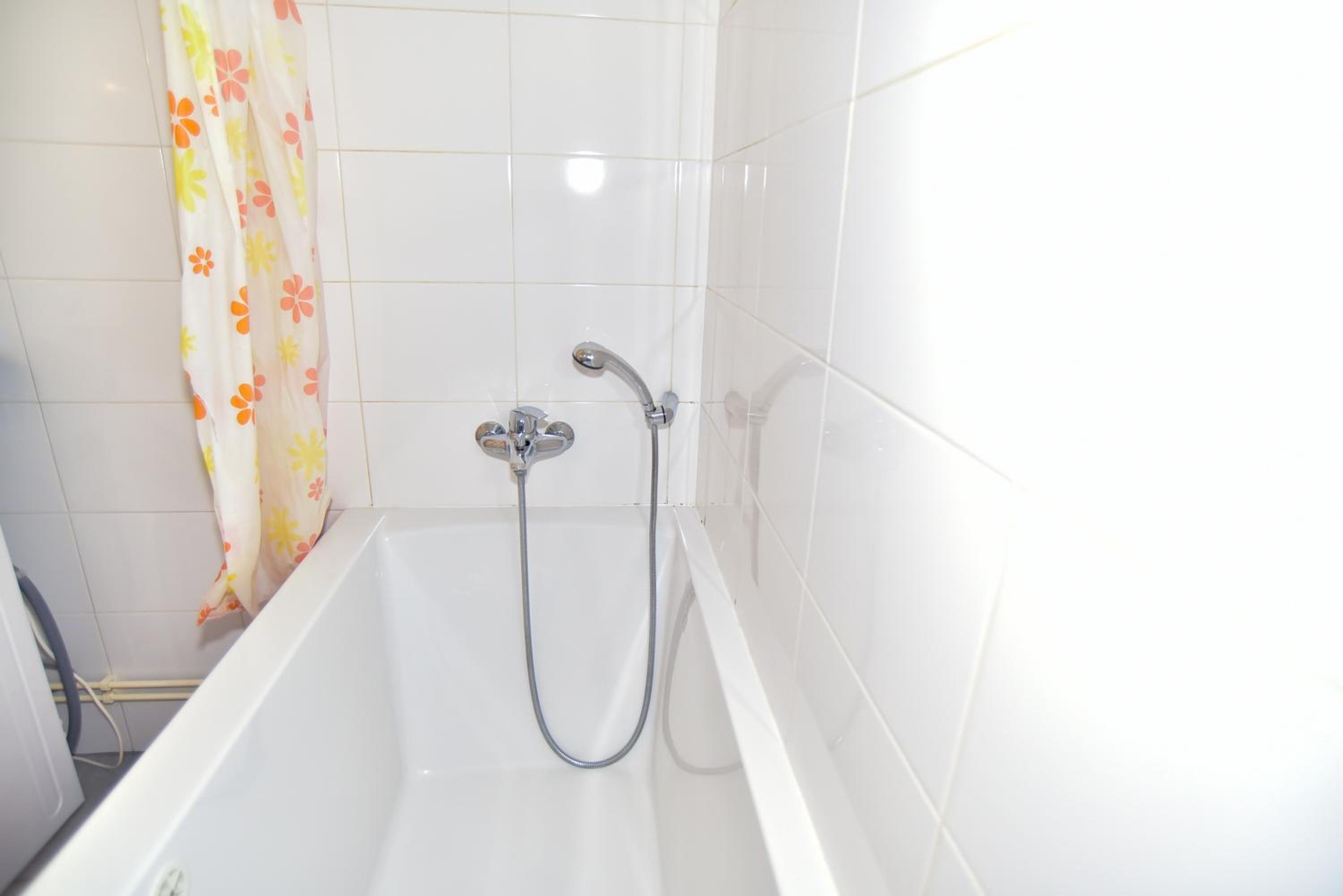 Three-Bedroom Apartment - Photo 36