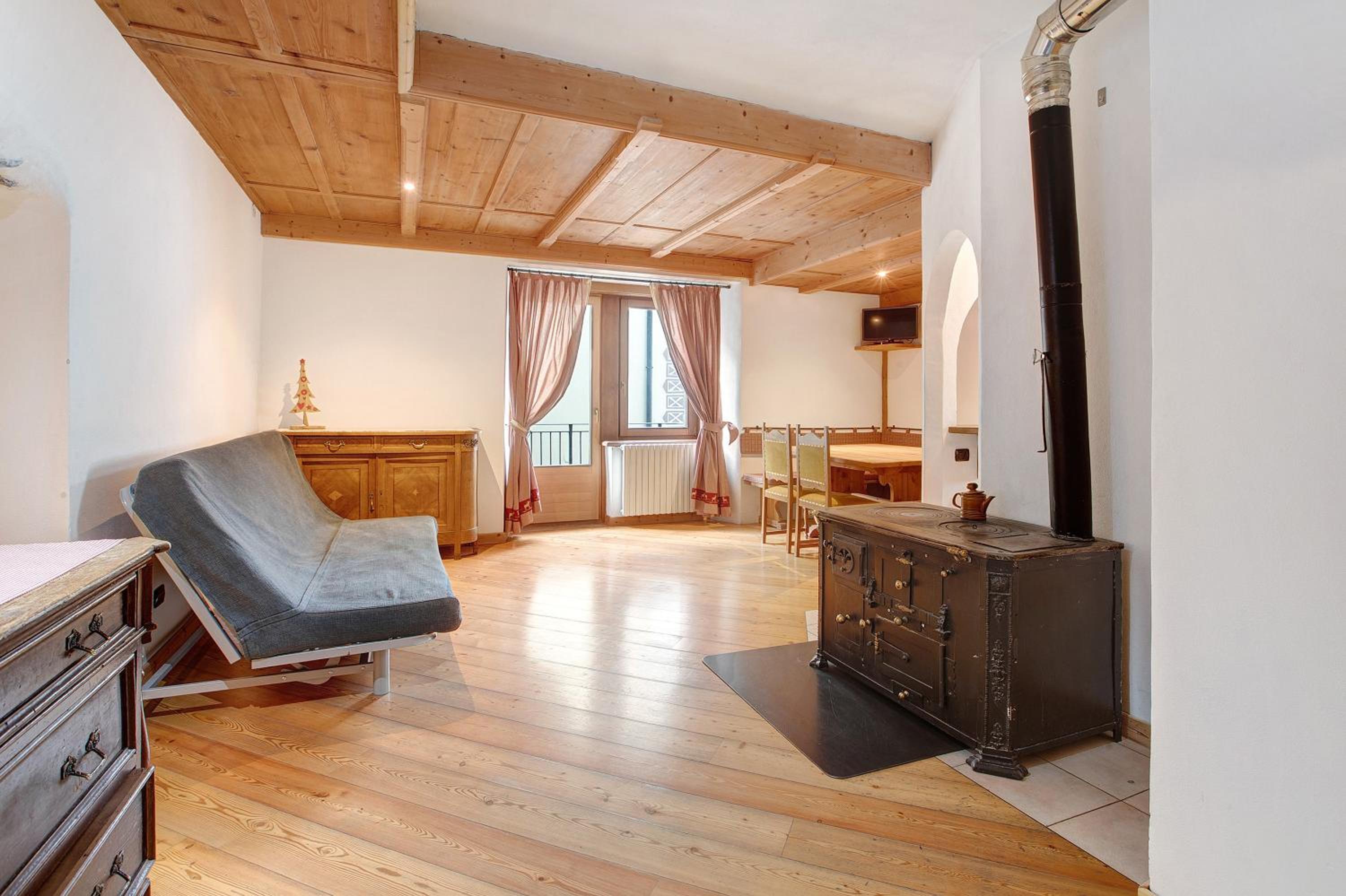 Superior One-Bedroom Apartment