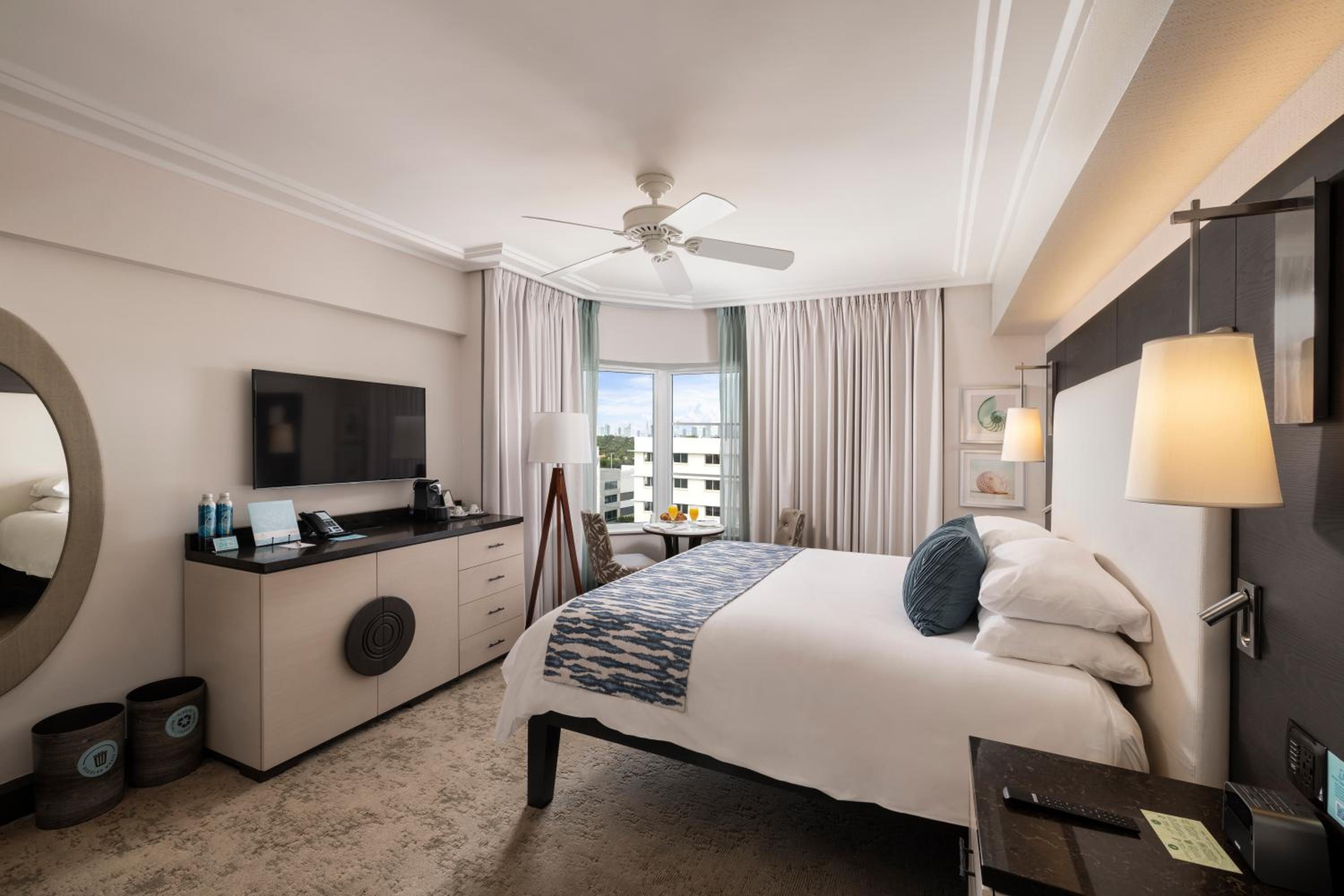 1 King Bed with City View