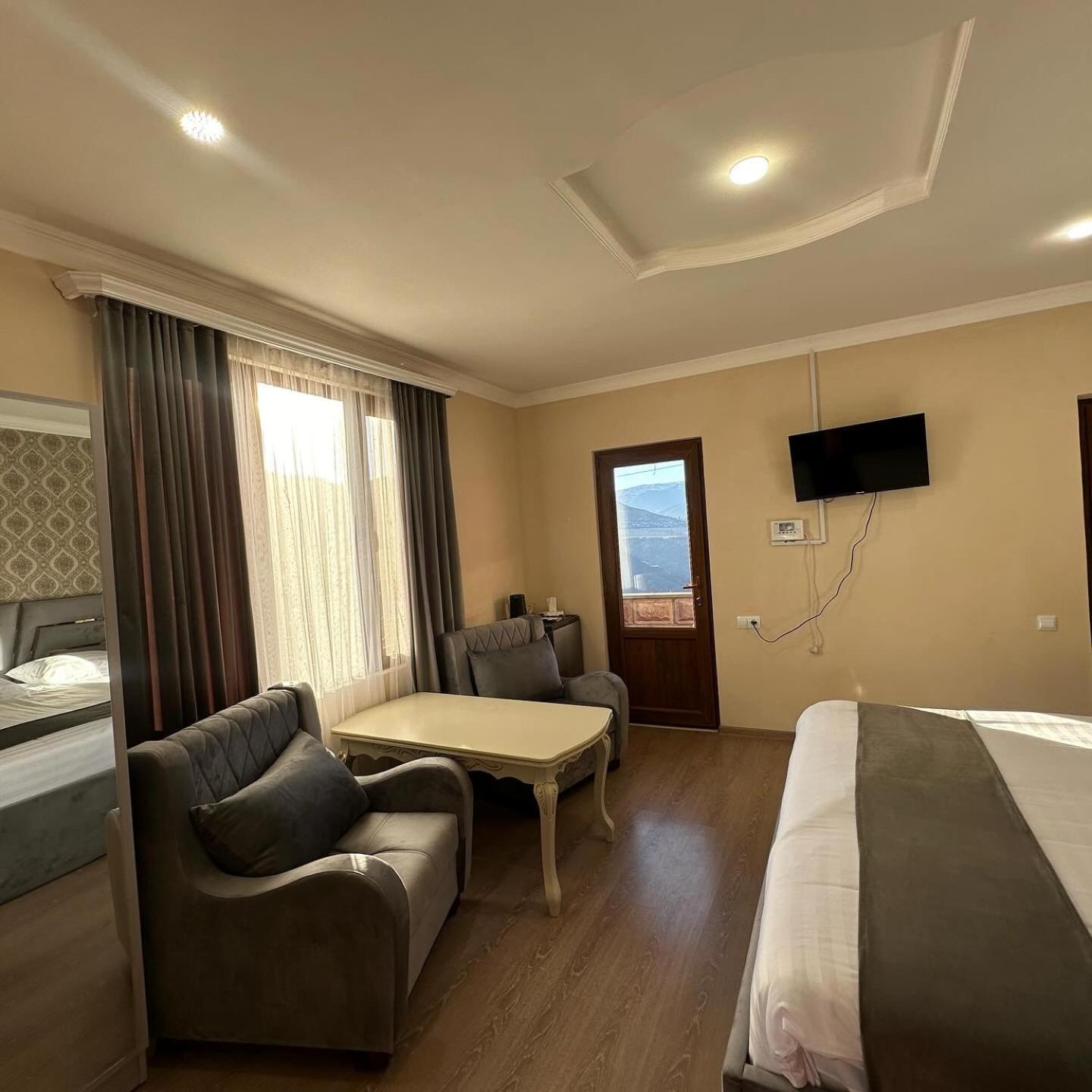 Suite with Mountain View photo 2