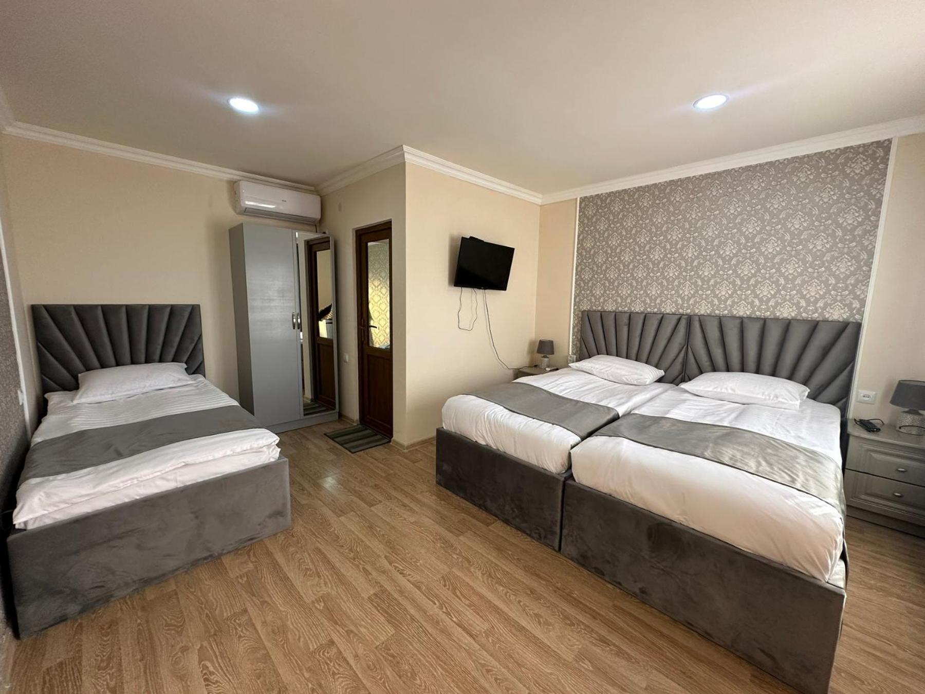 Comfort Triple Room with Shower photo 3