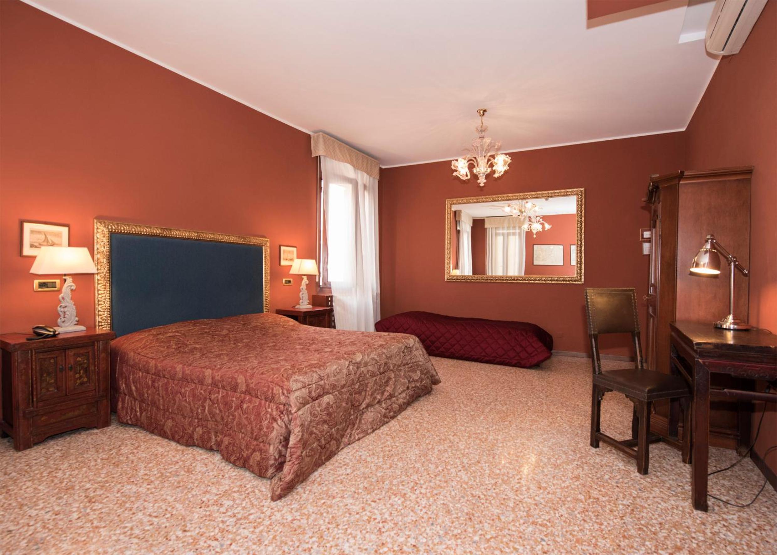 Deluxe Double or Twin Room photo 1