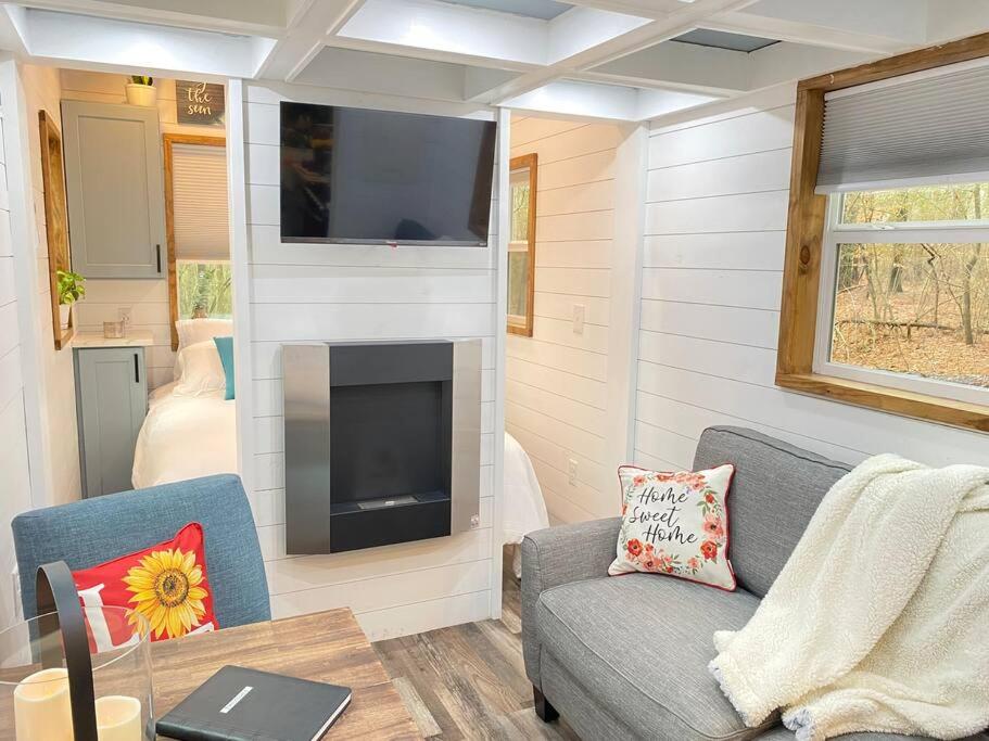 One-Bedroom House photo 1