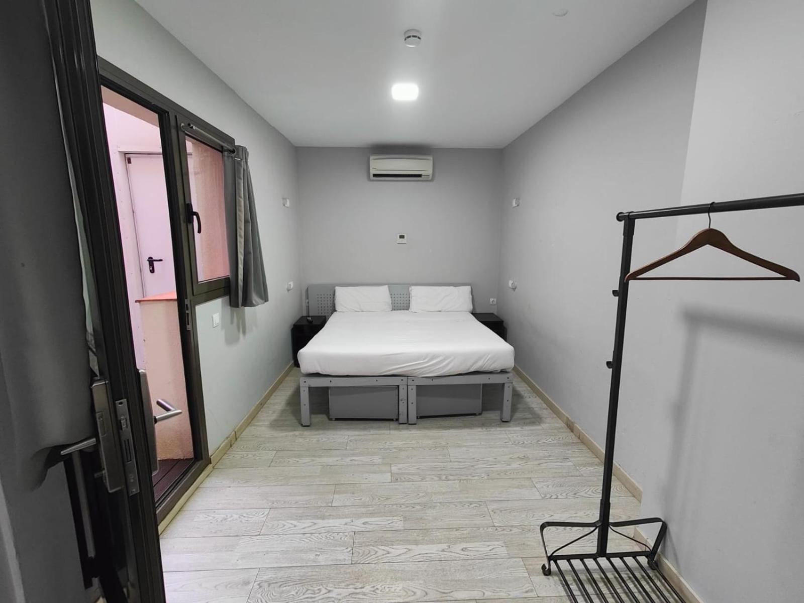 Family Room with Private Bathroom photo 2