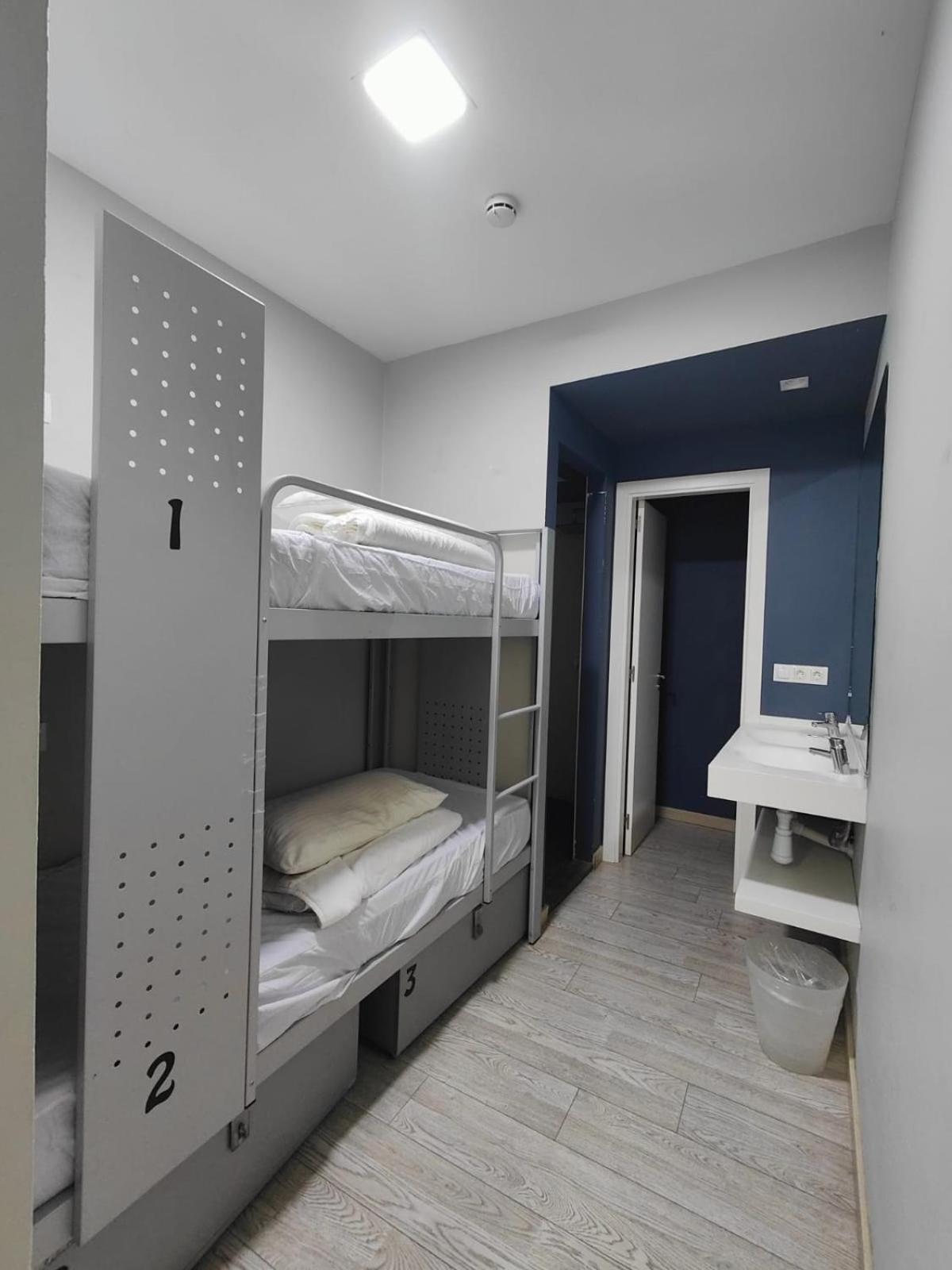 Family Room with Private Bathroom photo 3