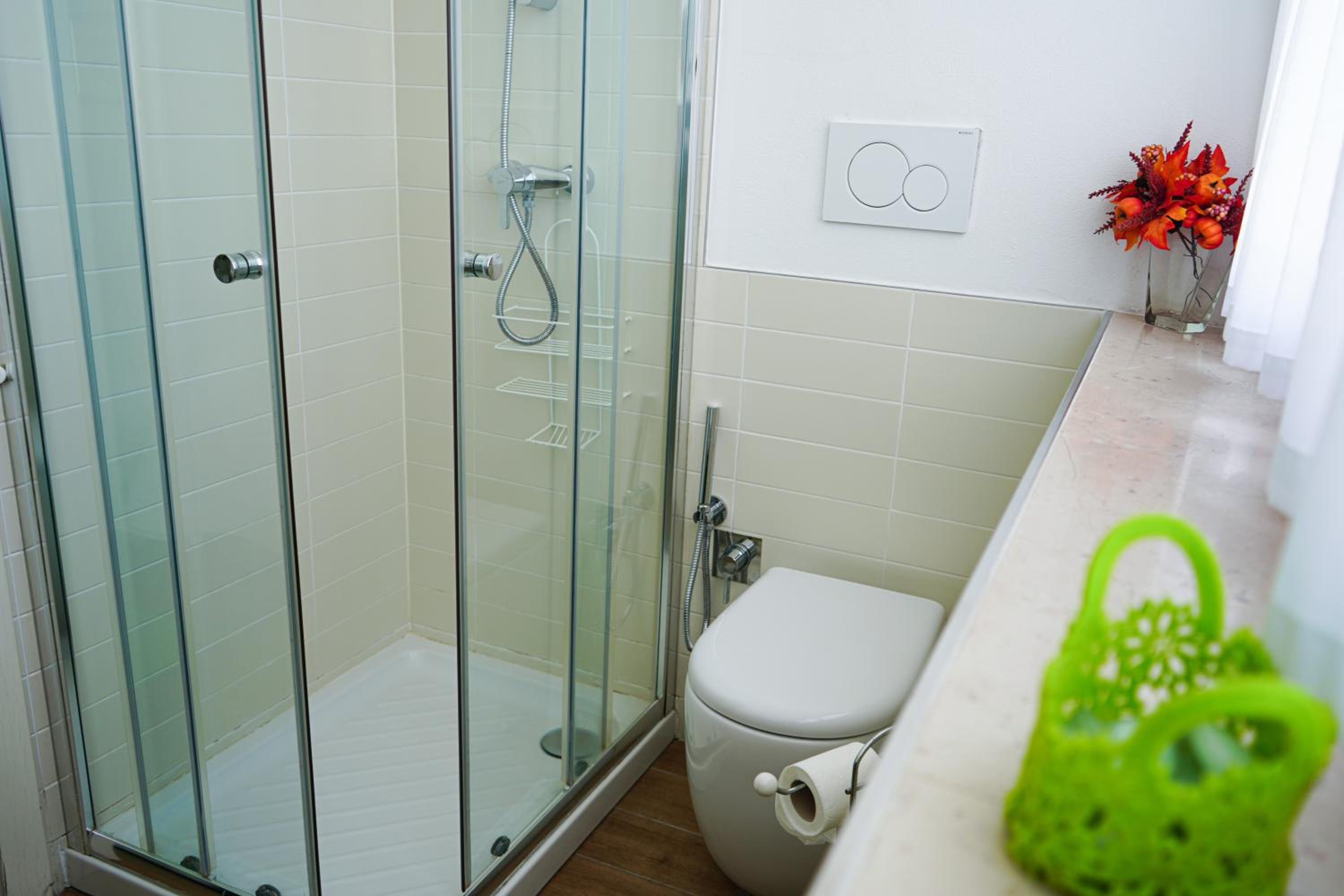 Deluxe Double or Twin Room - Photo 9