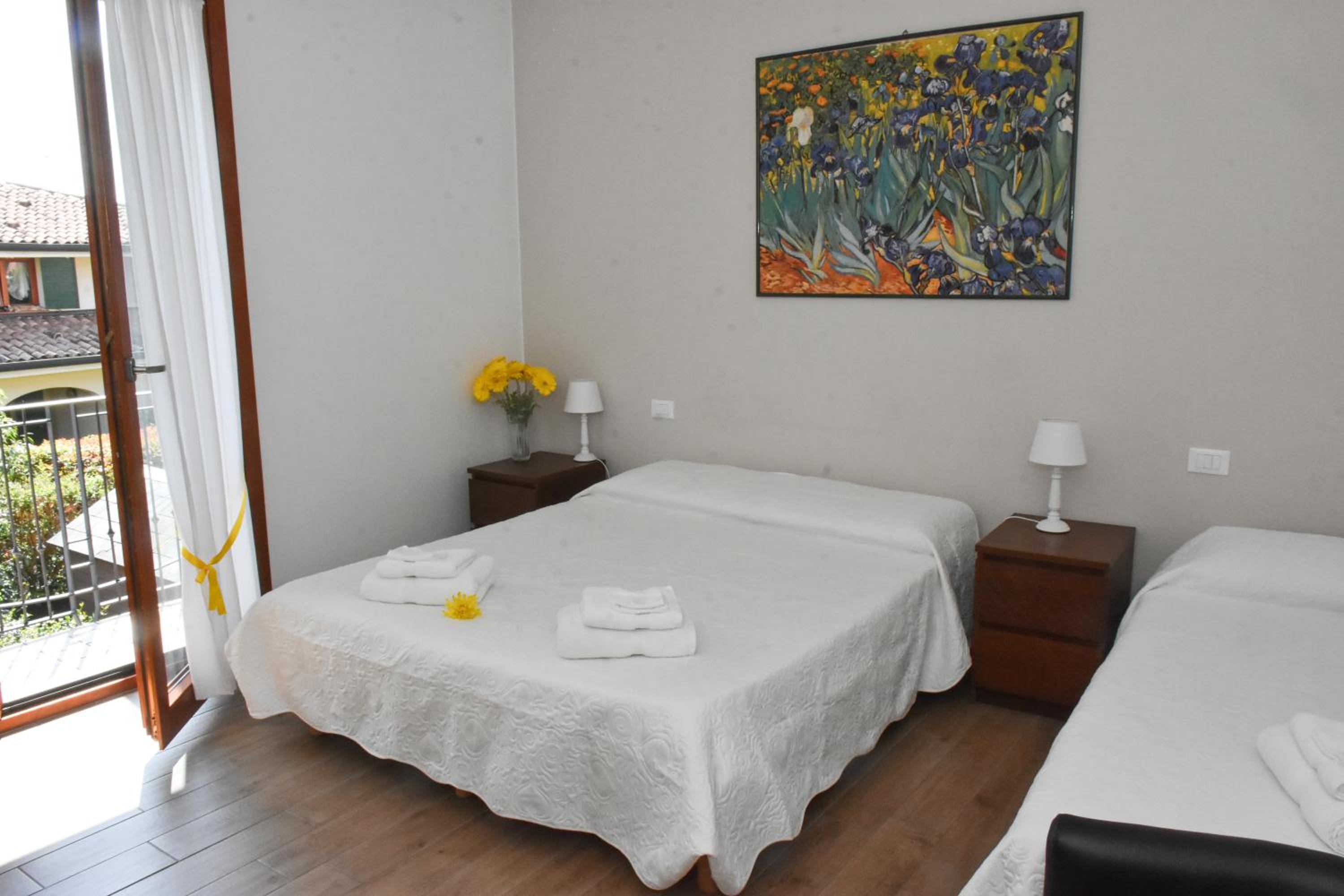 King Room with Terrace and Garden View - Photo 11
