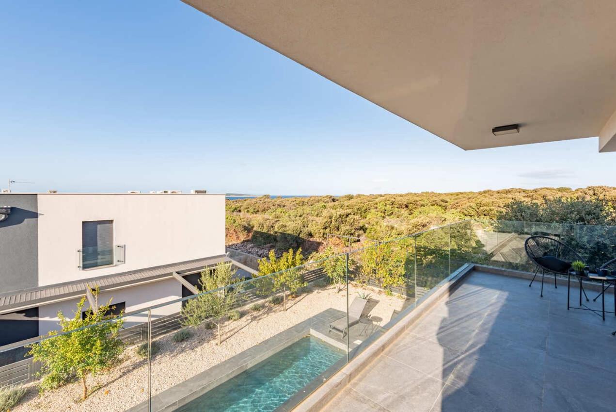 Villa photo 3