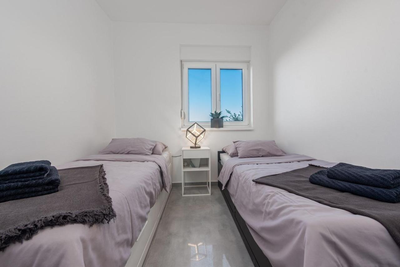 Villa photo 2