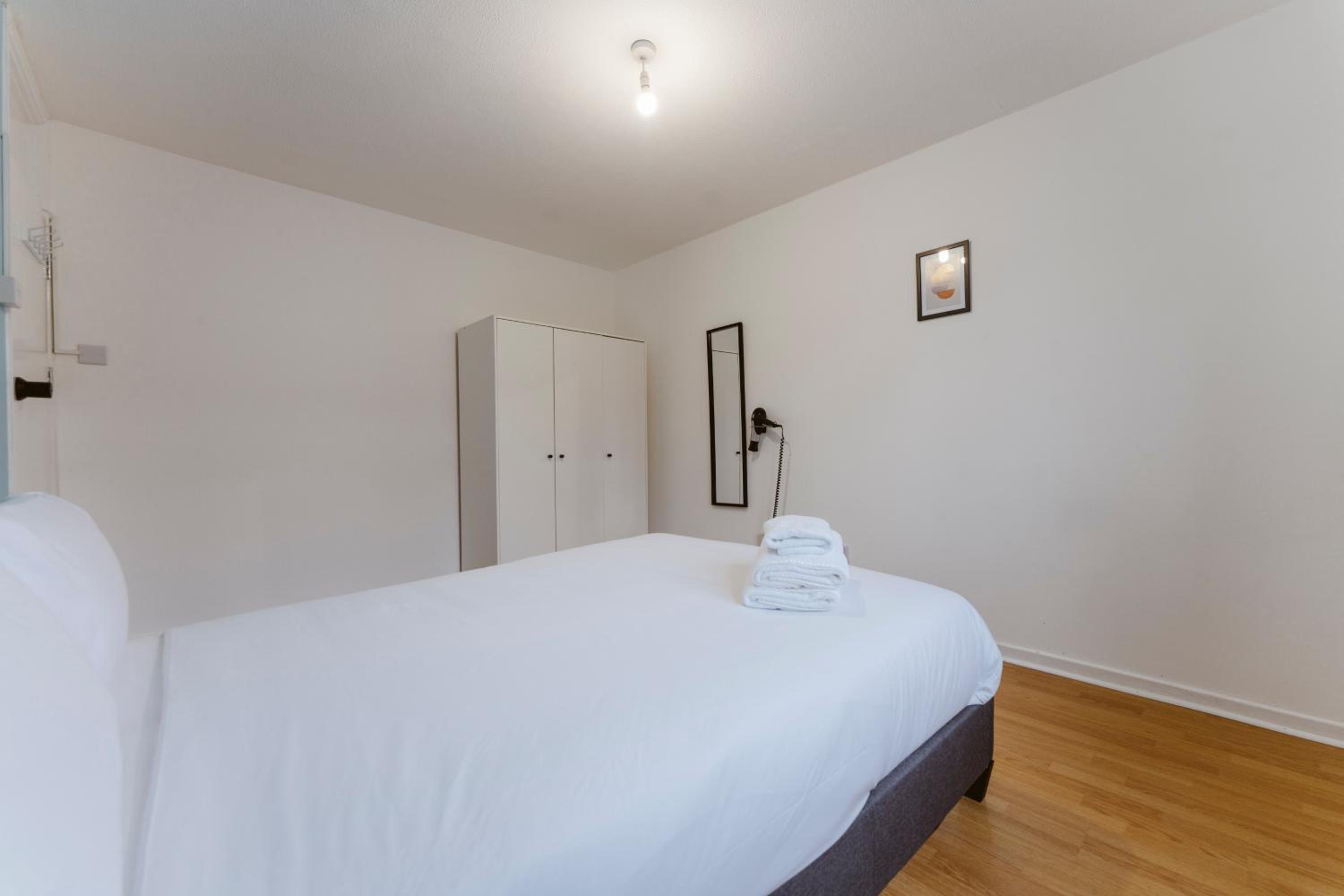 Double Room with Shared Bathroom photo 3
