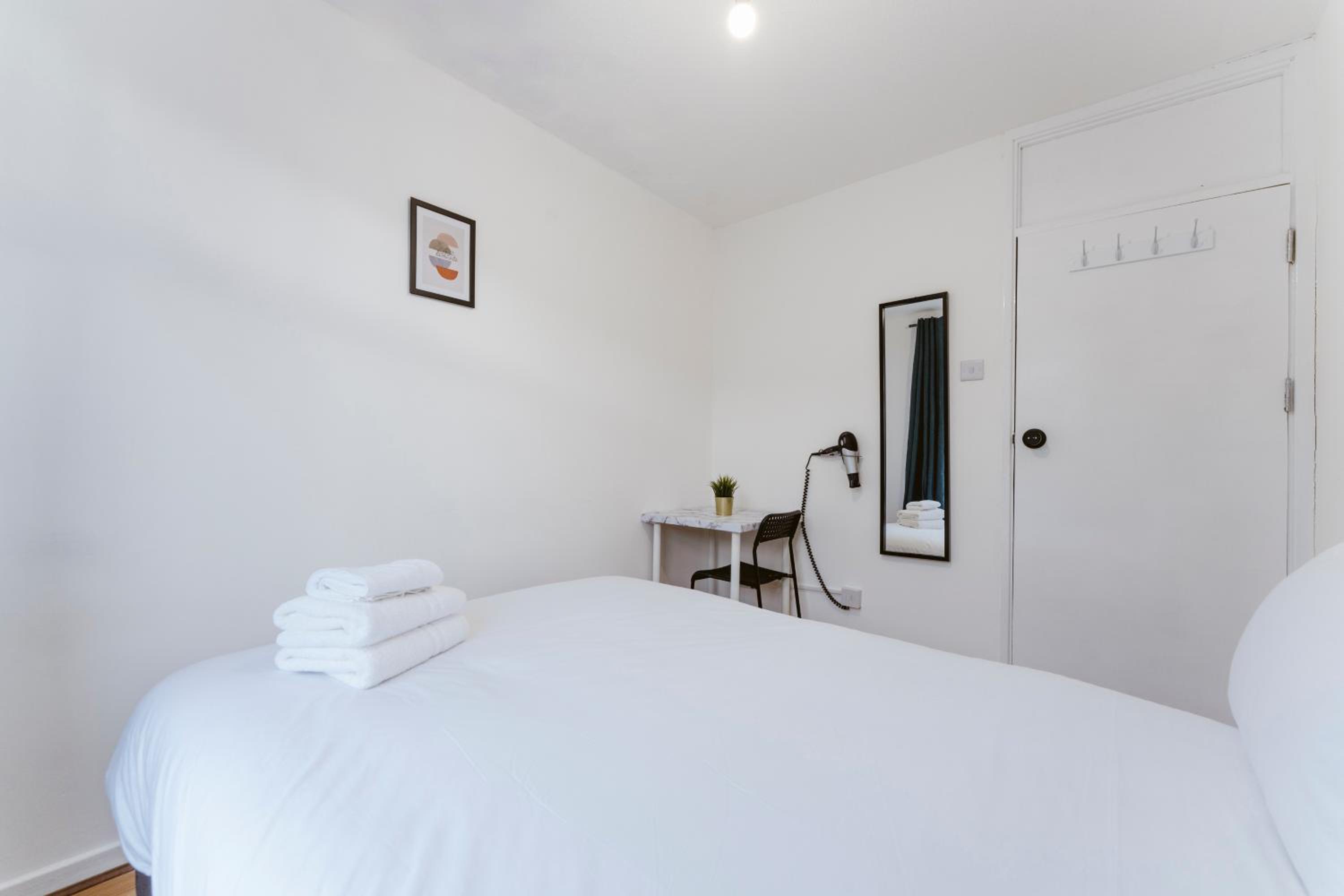 Double Room with Shared Bathroom photo 1