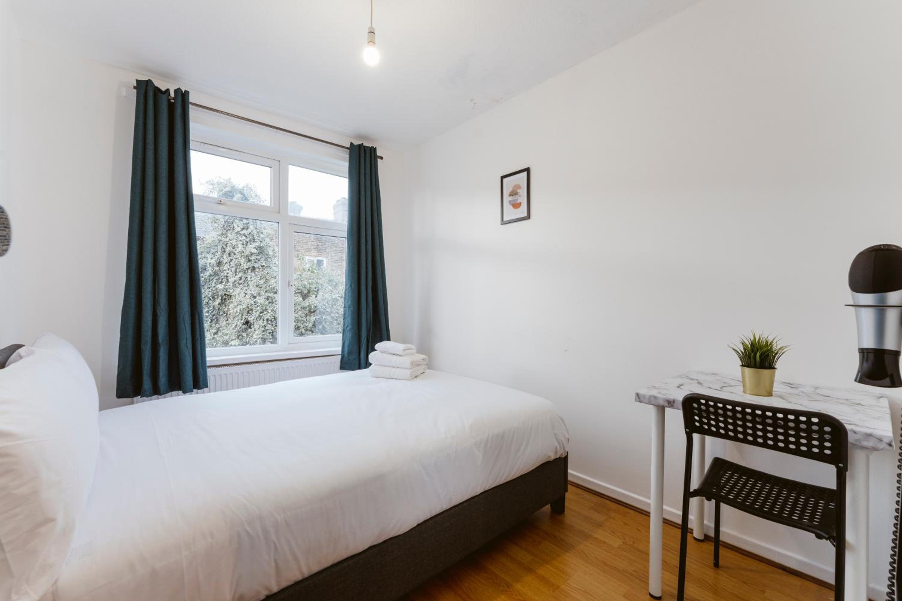 Double Room with Shared Bathroom photo 2