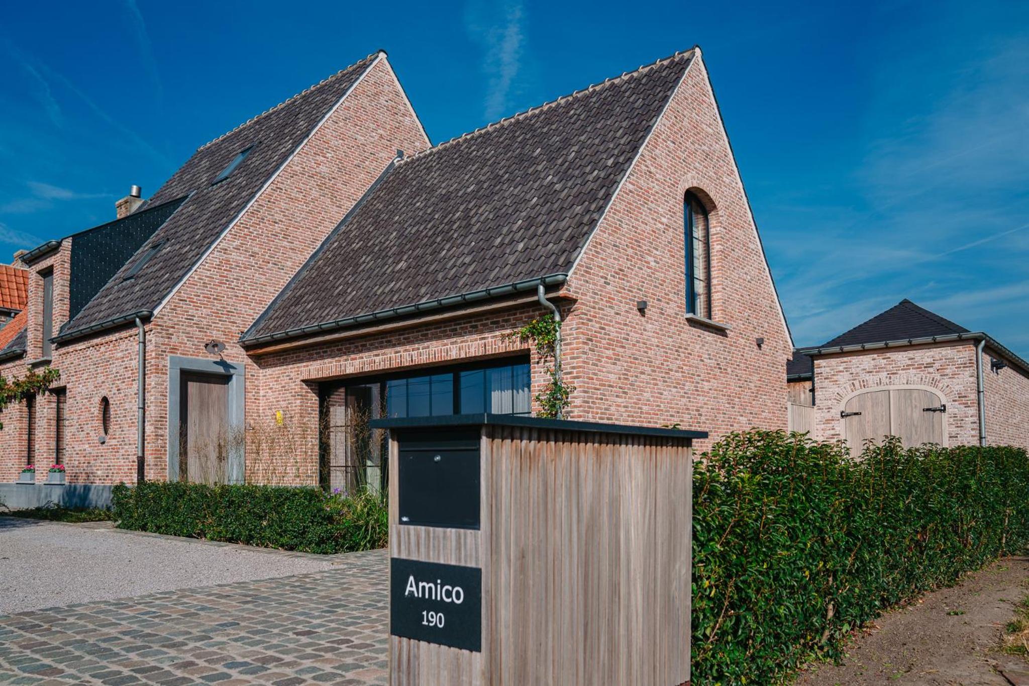 Four-Bedroom House photo 2