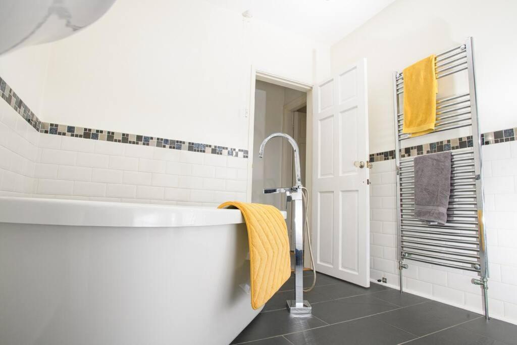 Four-Bedroom House photo 2