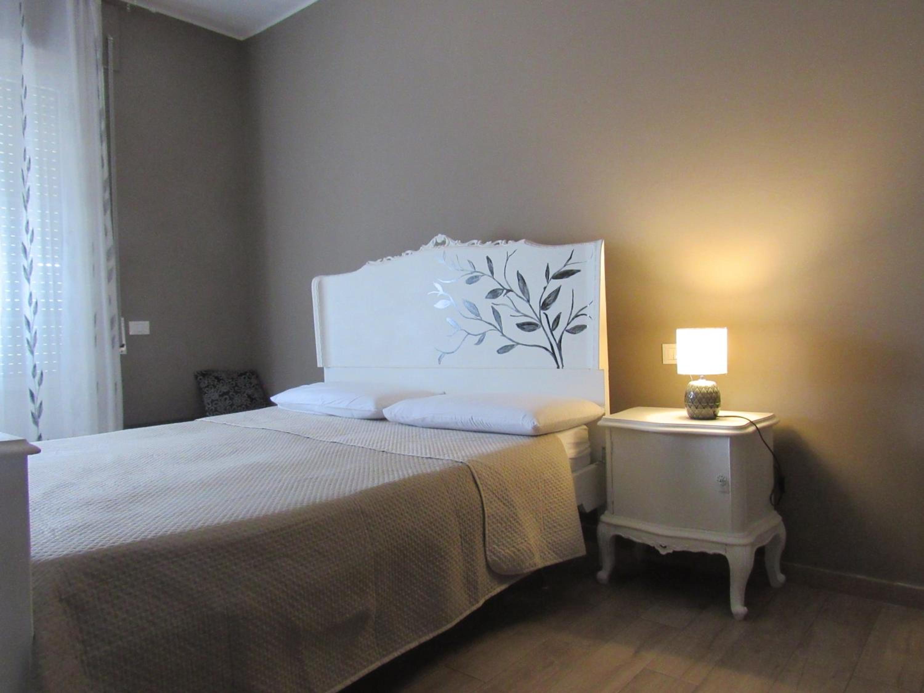 Two-Bedroom Apartment - Photo 16