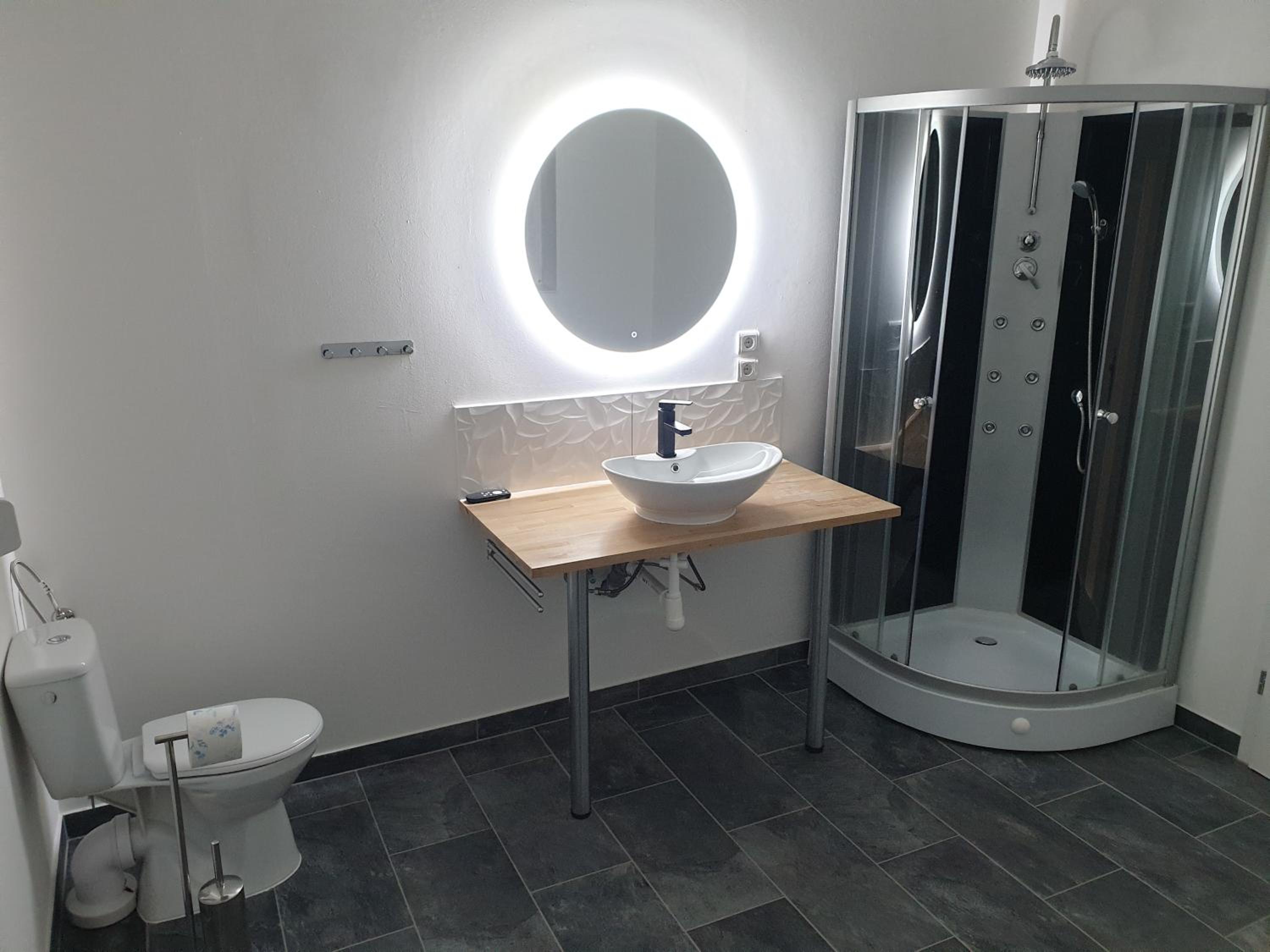Family Room with Shower photo 2