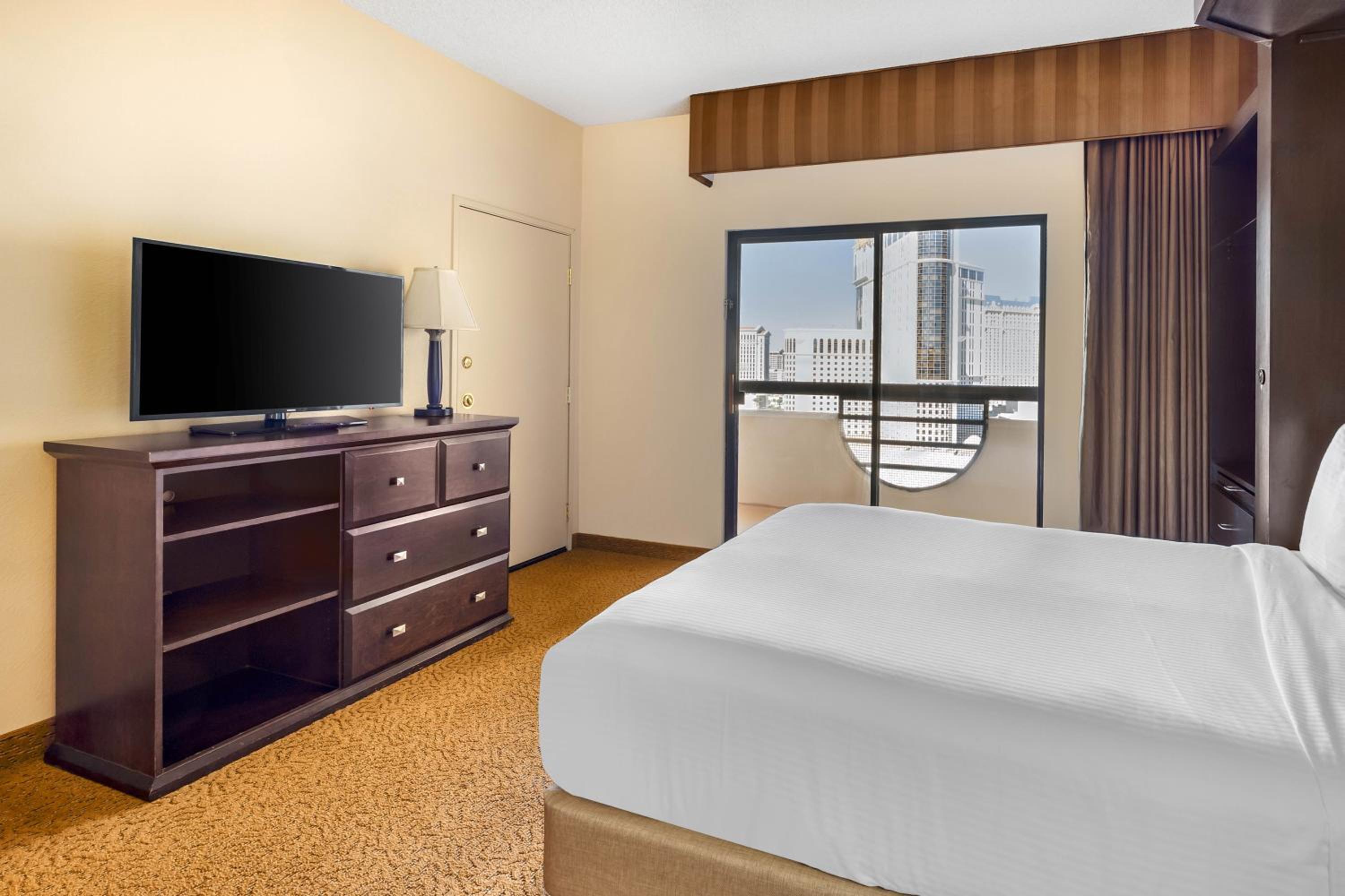 STUDIO 1 QUEEN MURPHY BED WITH BALCONY - Photo 5