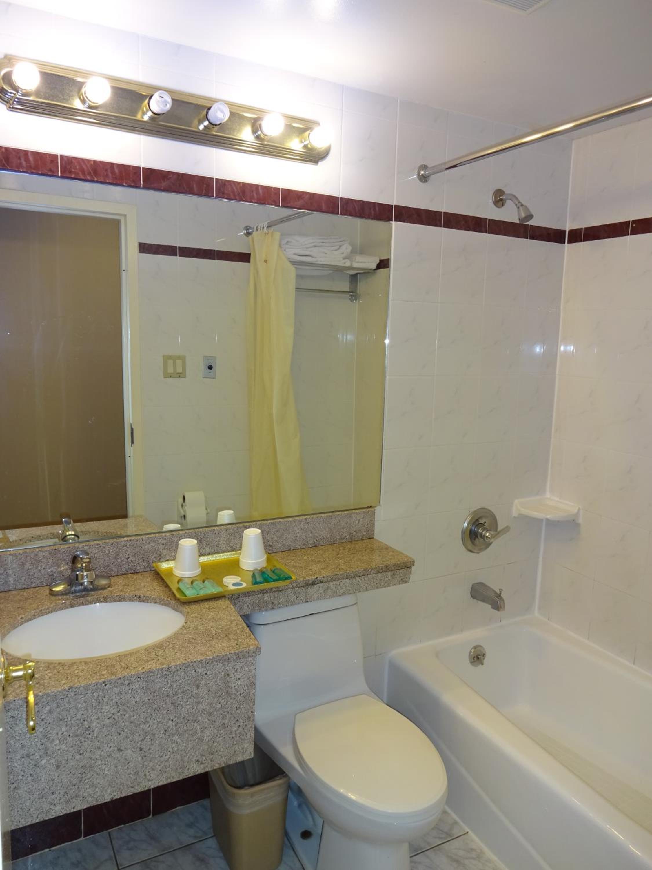 Queen Room photo 3