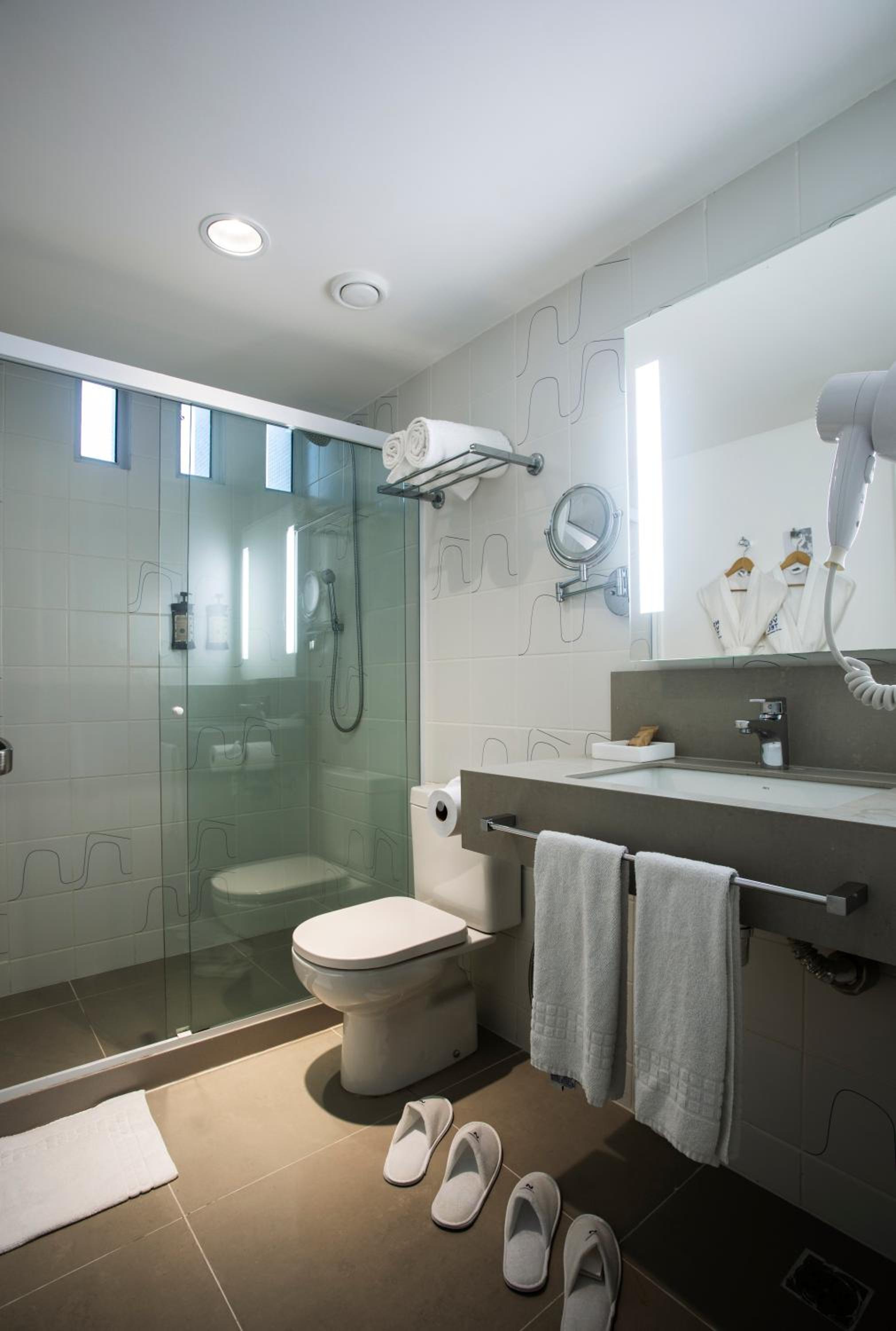 Superior Double Room with Two Double Beds thumbnail 5