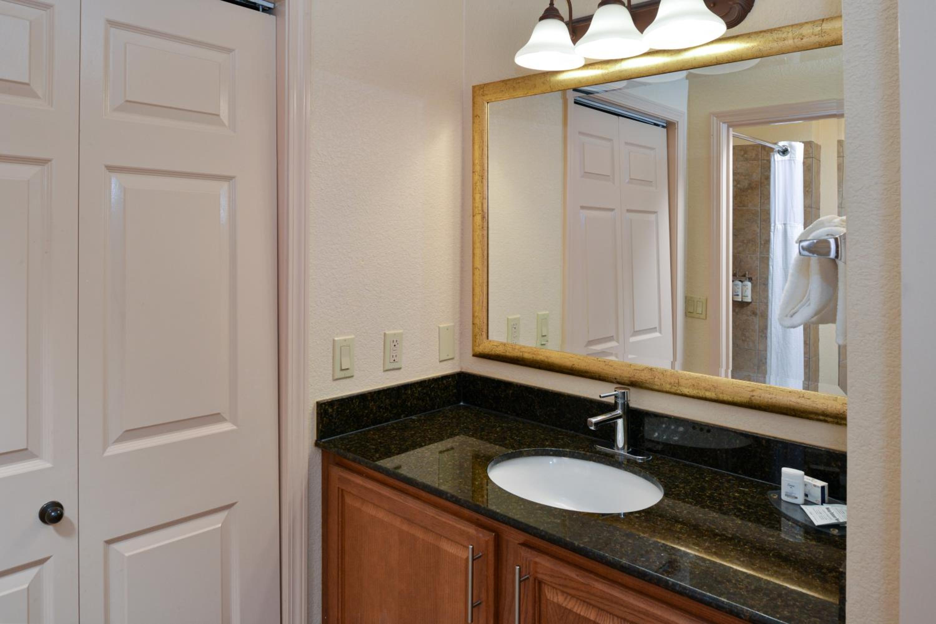Two-Bedroom Suite - Photo 8