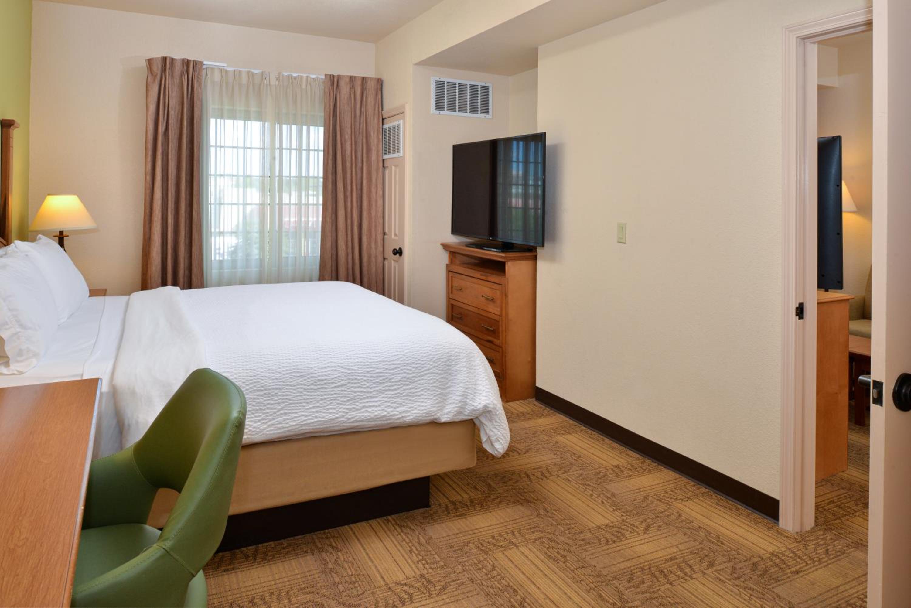 Two-Bedroom Suite - Photo 3