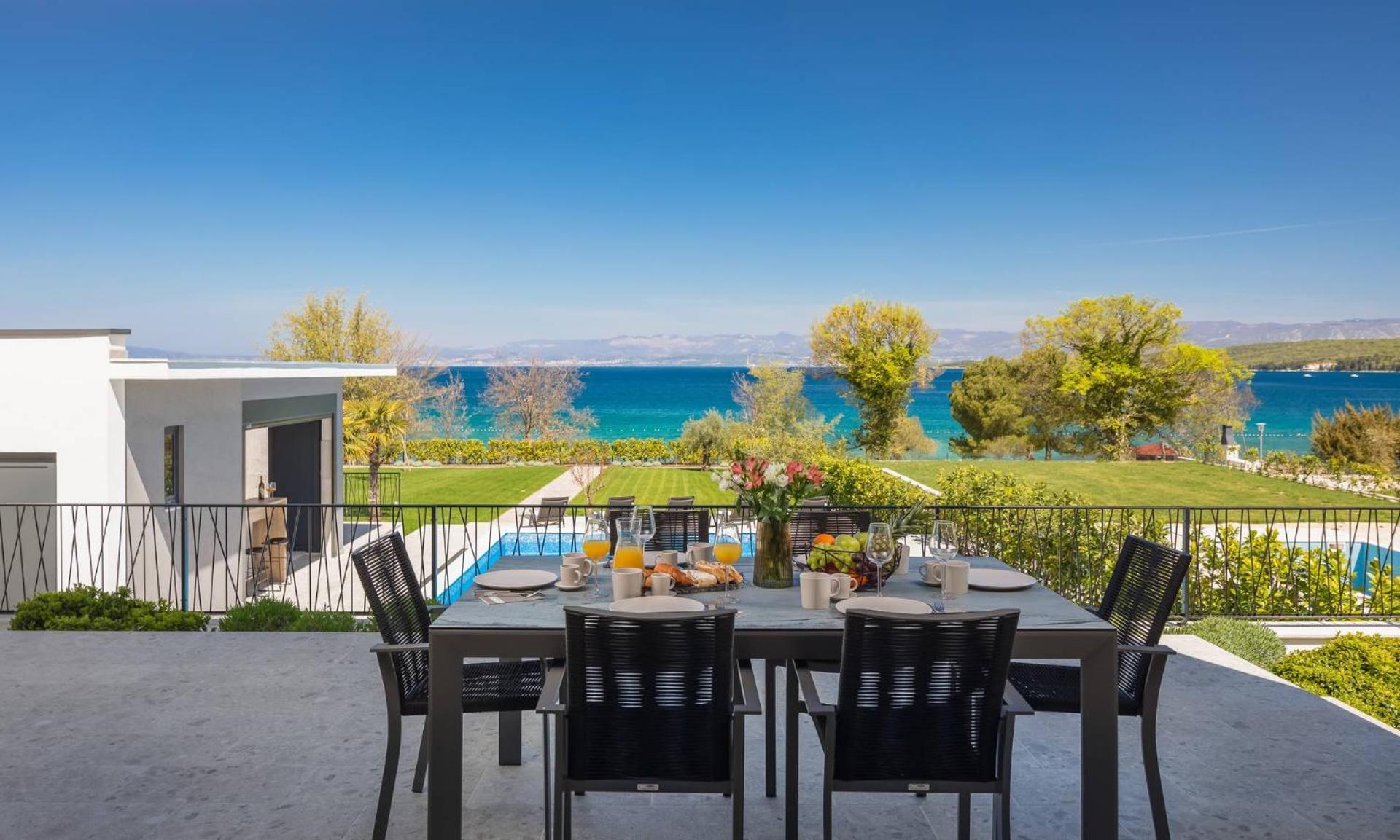 Villa photo 2