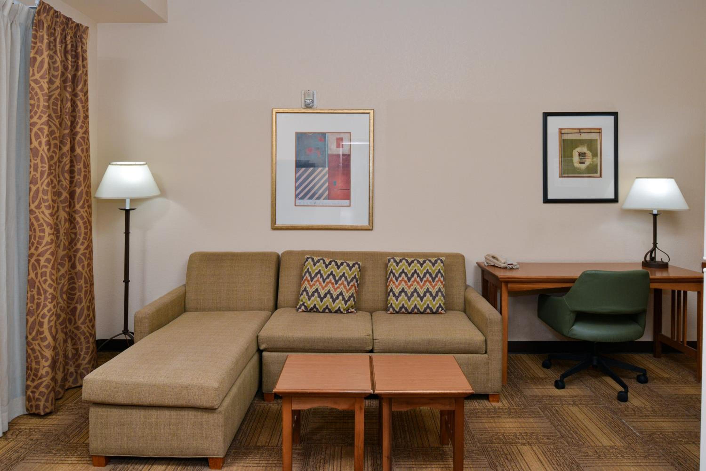 One-Bedroom Suite - Communications/Mobility Accessible - Photo 4