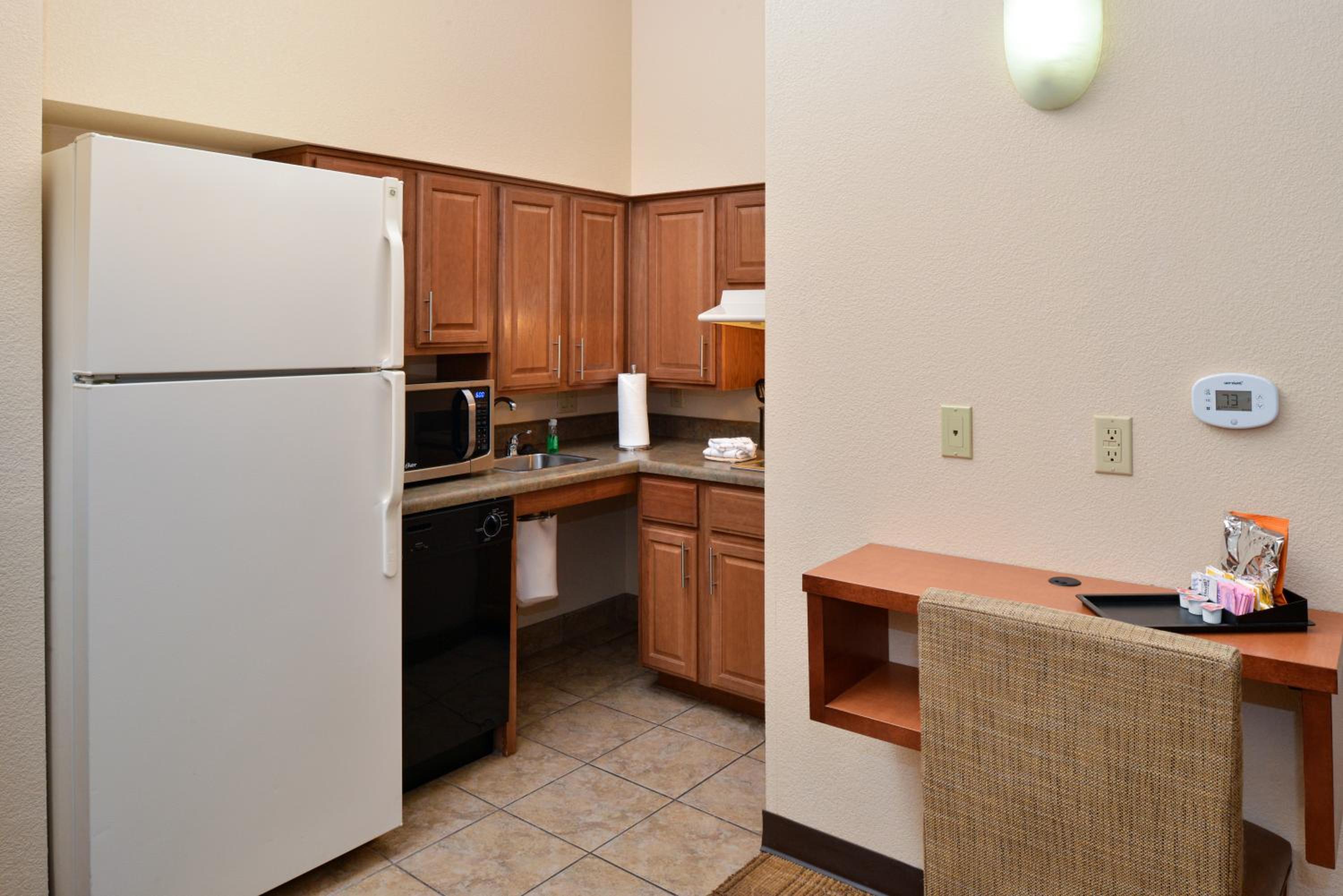 One-Bedroom Suite - Communications/Mobility Accessible - Photo 3