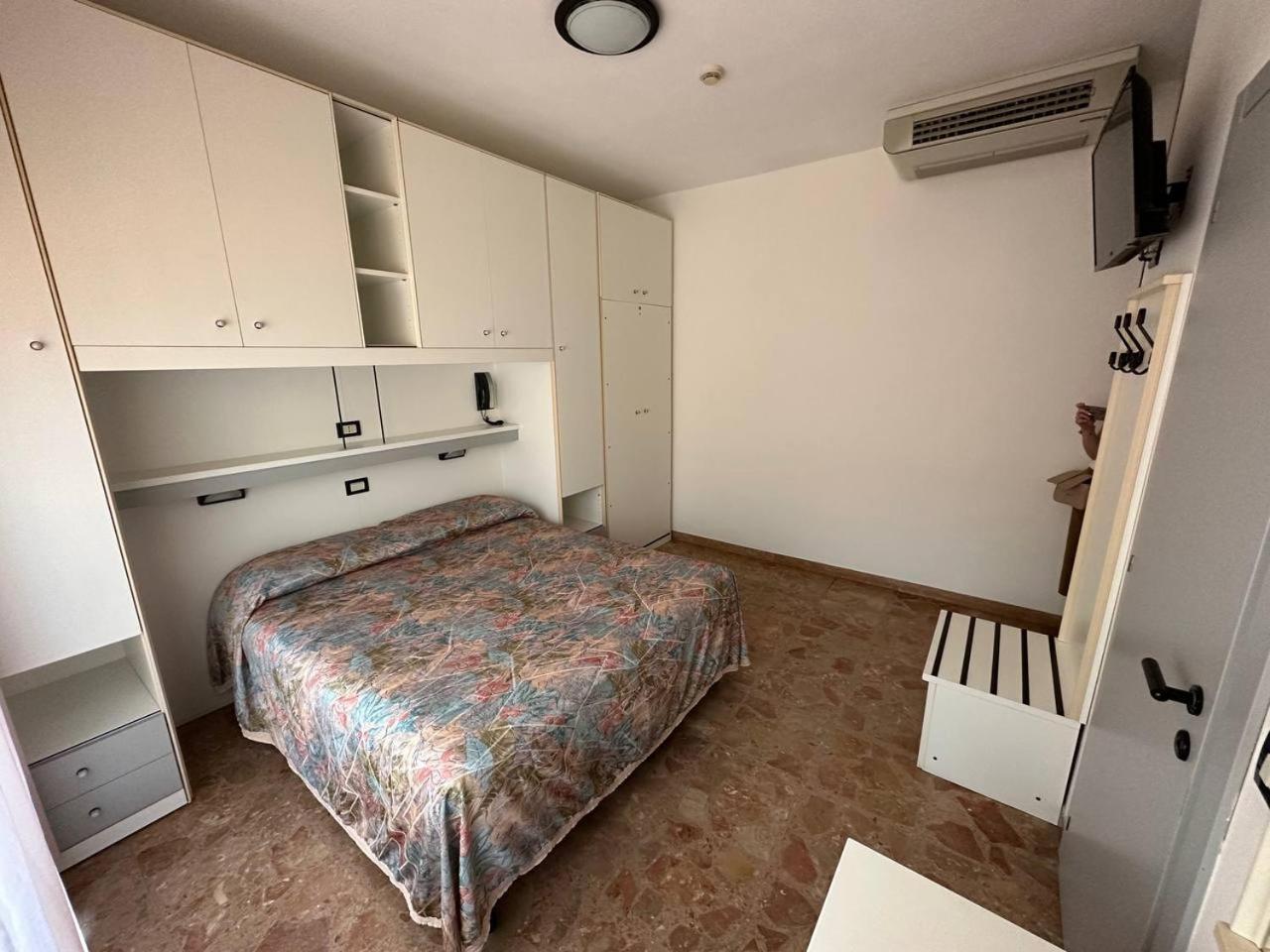 Double or Twin Room - Photo 1