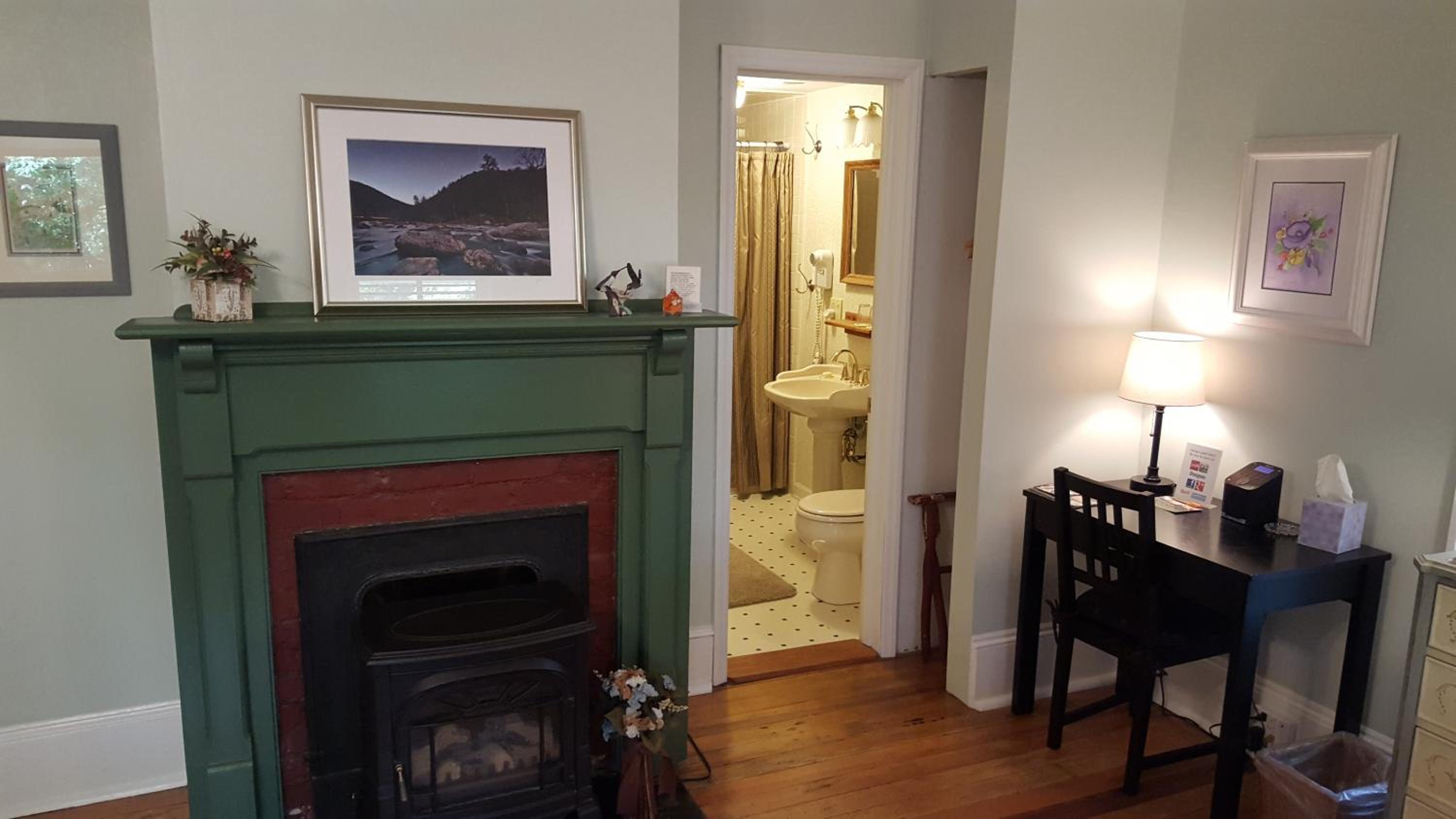 Queen Room photo 3