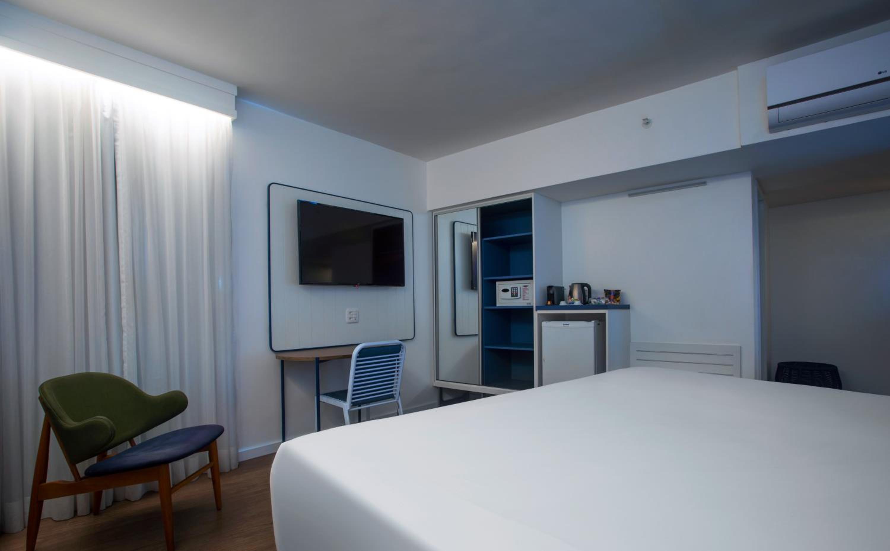 Executive Double Room with Partial Sea View